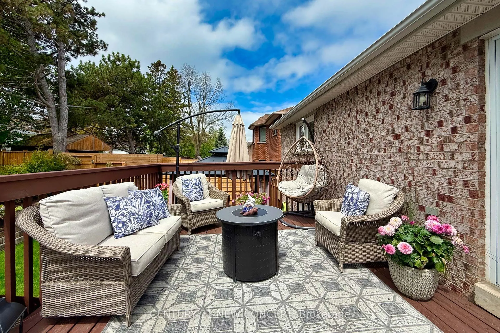 32 Strawberry Hill Crt