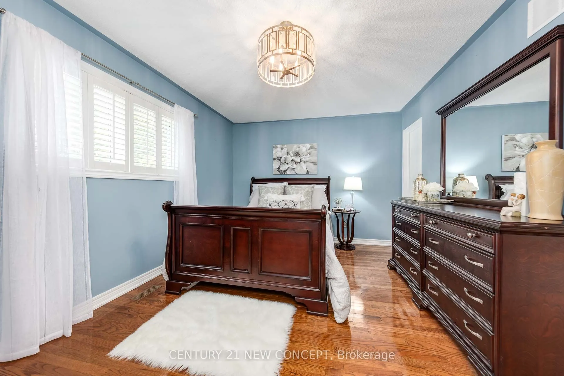 32 Strawberry Hill Crt