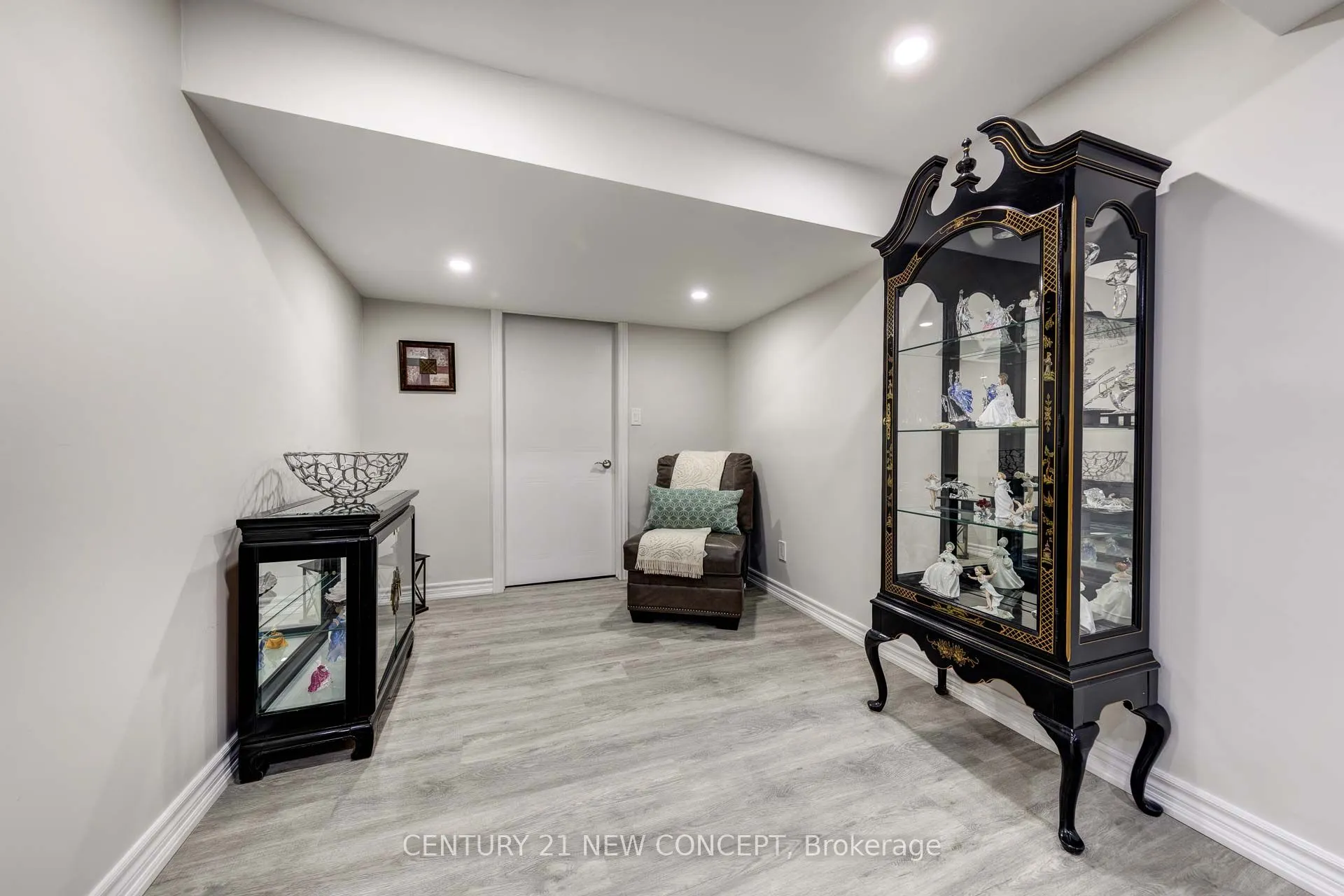 32 Strawberry Hill Crt
