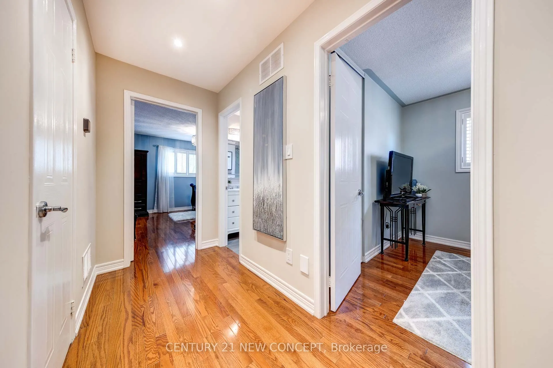 32 Strawberry Hill Crt