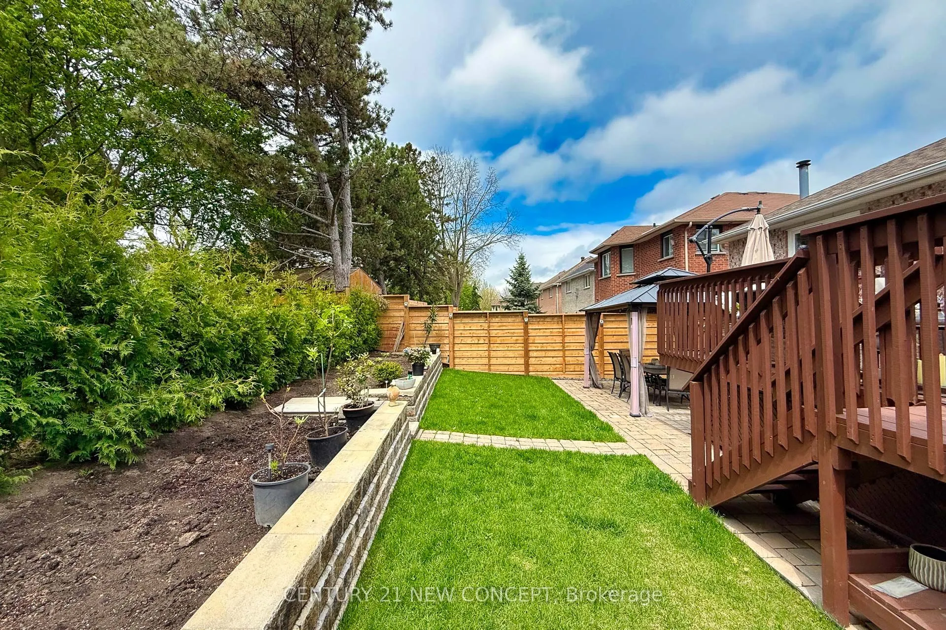 32 Strawberry Hill Crt