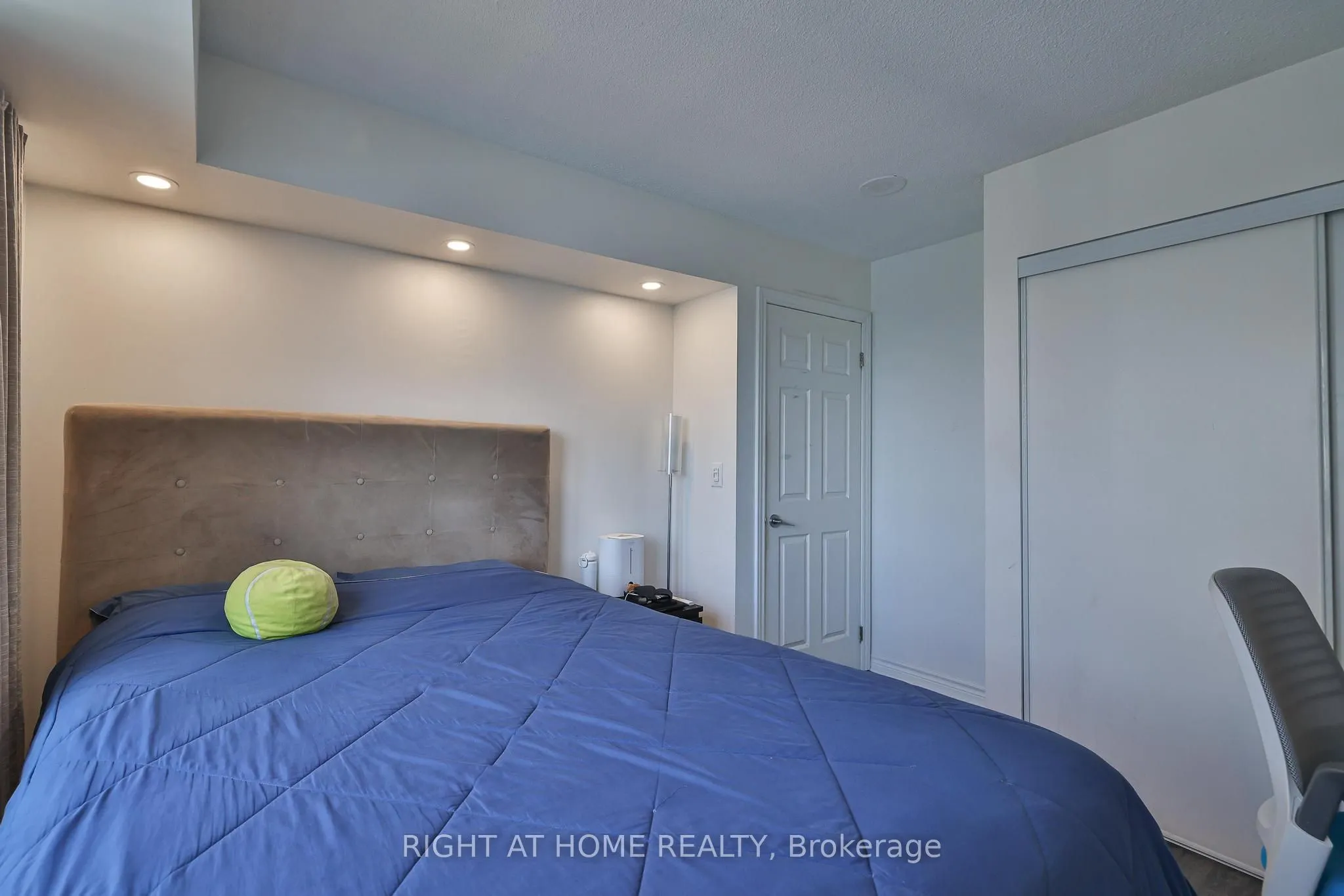 3 Michael Power Place, #2402
