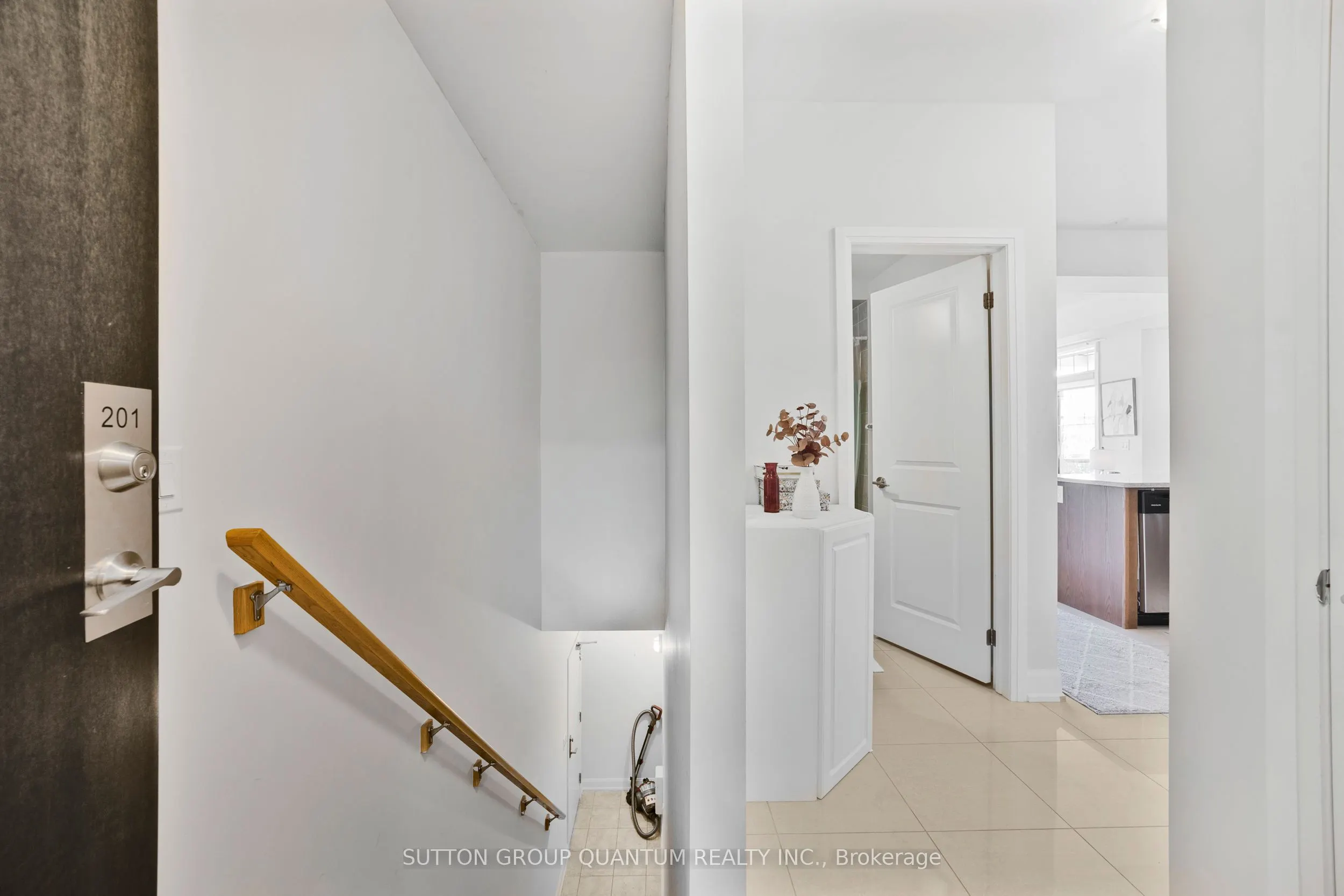 275 Roxton Road, #201