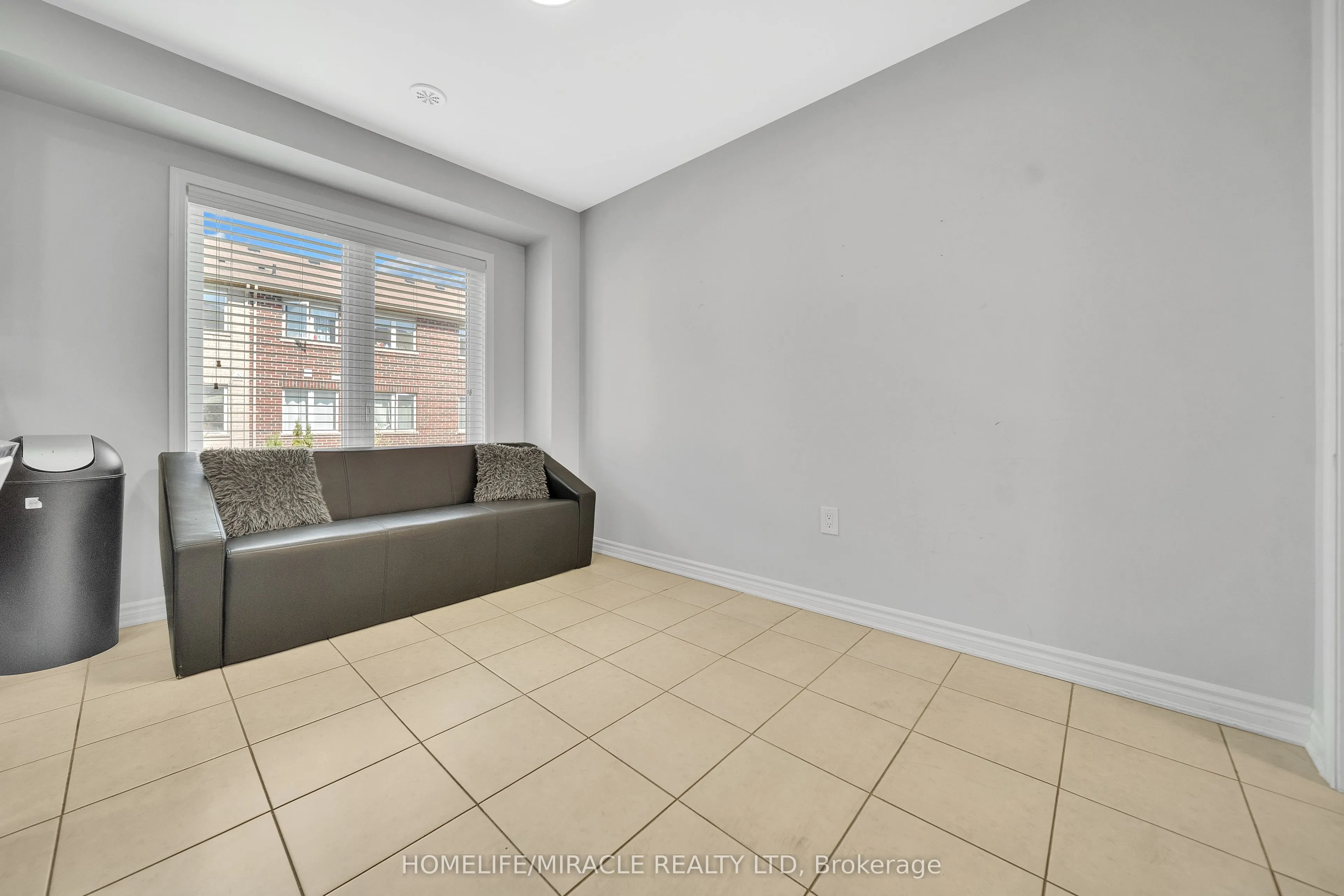 43 Baycliffe Crescent