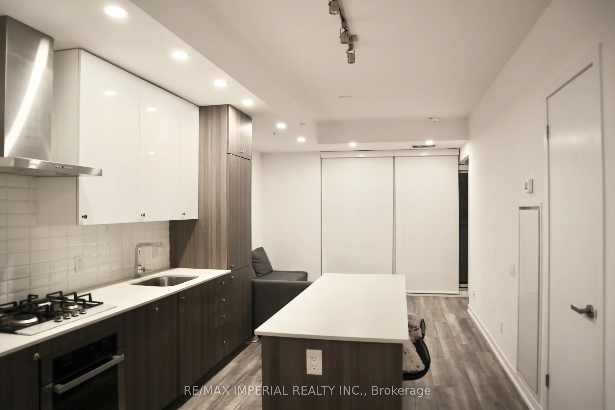 38 Howard Park Avenue, #516