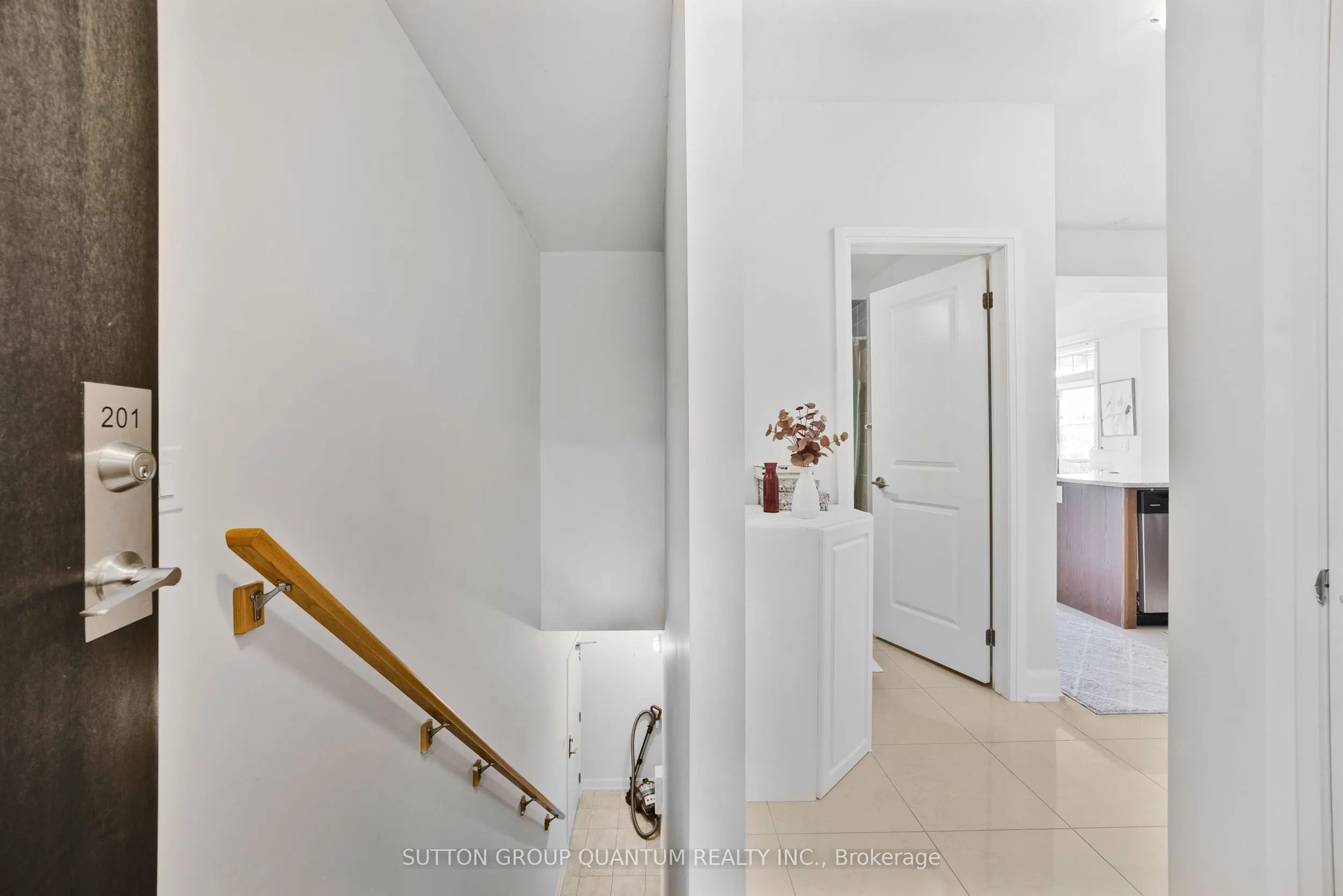 275 Roxton Road, #201