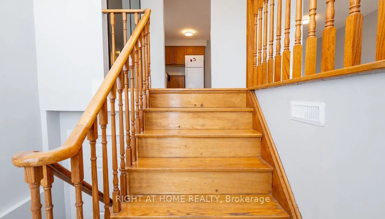 4122 Dursley Crescent, #Upper
