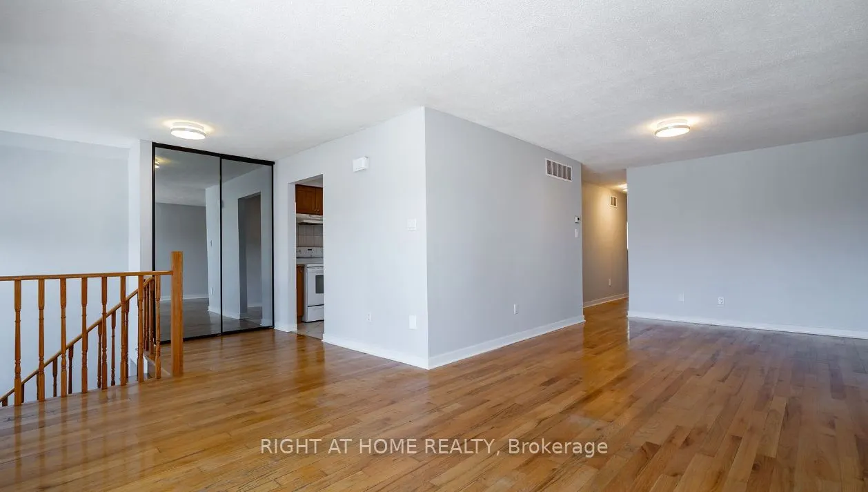 4122 Dursley Crescent, #Upper