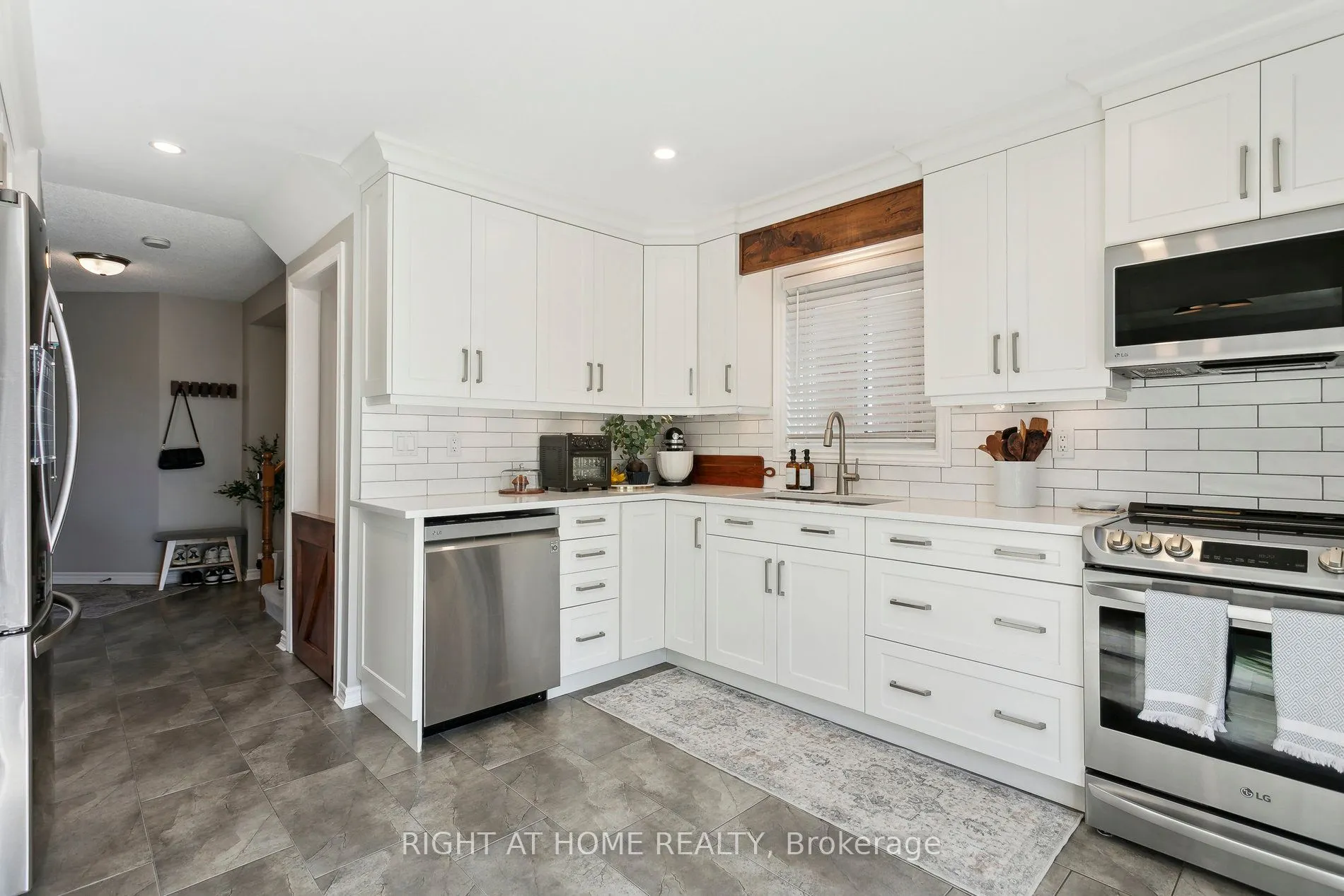 3194 Greenbough Crescent