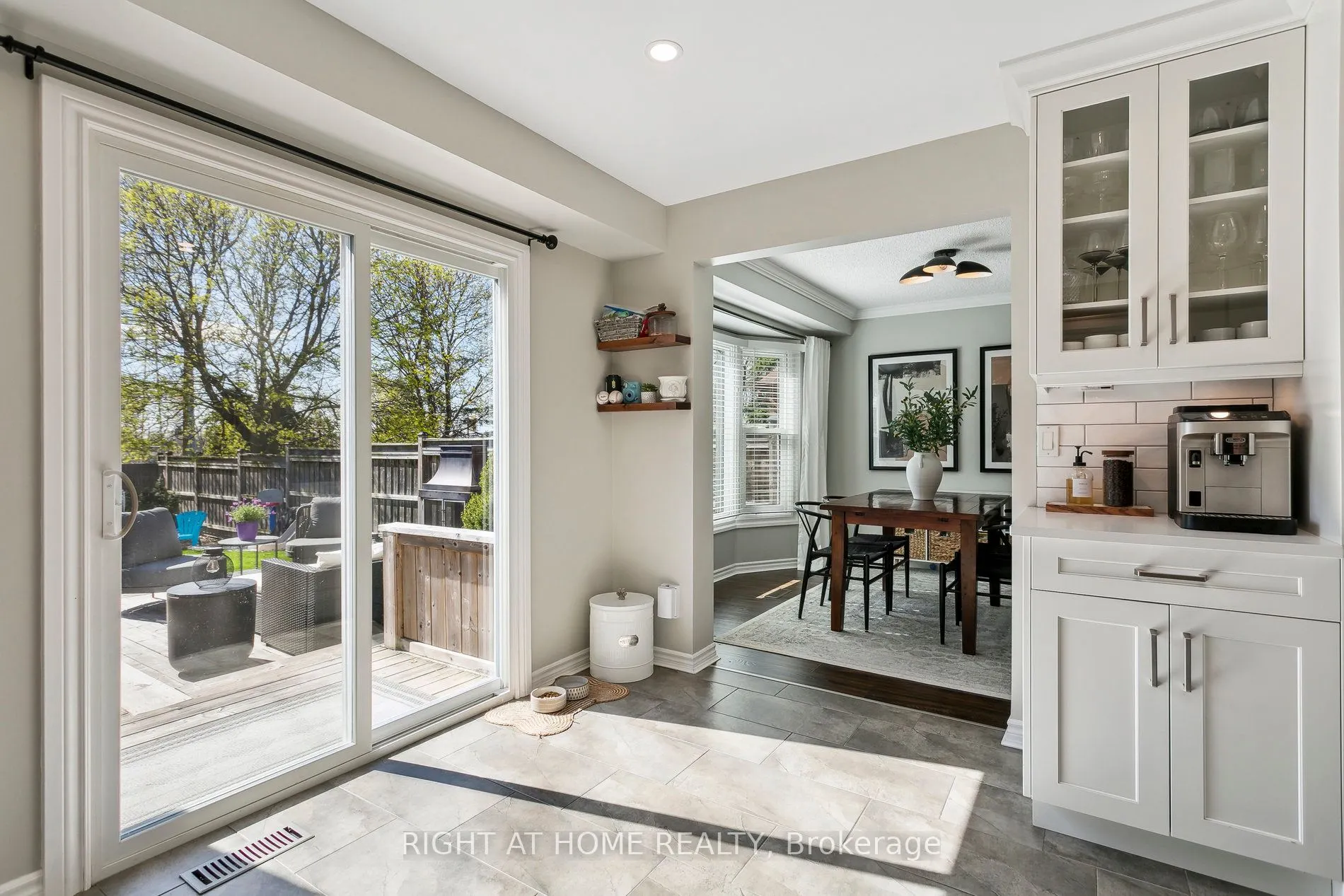 3194 Greenbough Crescent