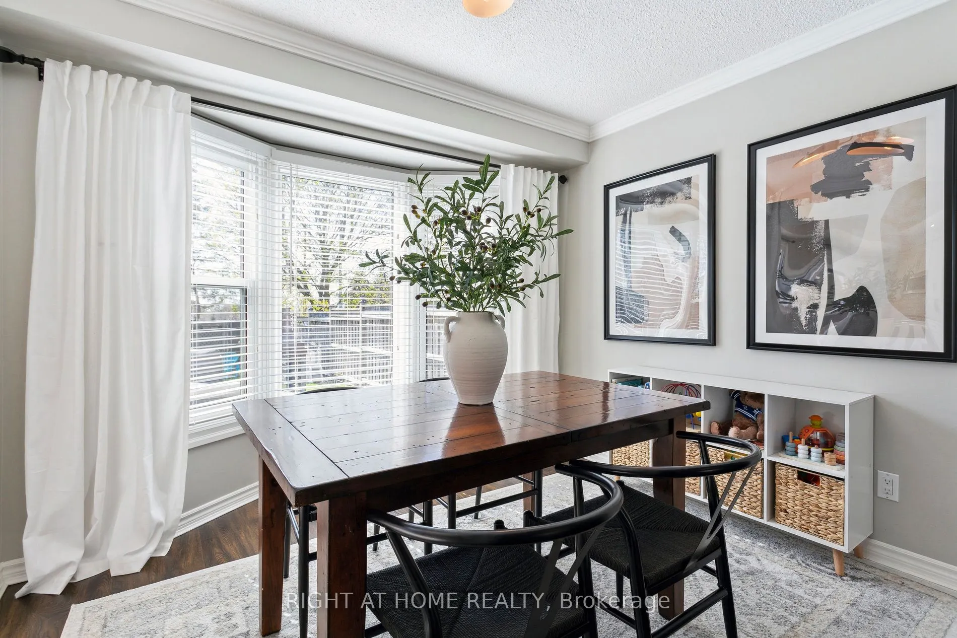 3194 Greenbough Crescent