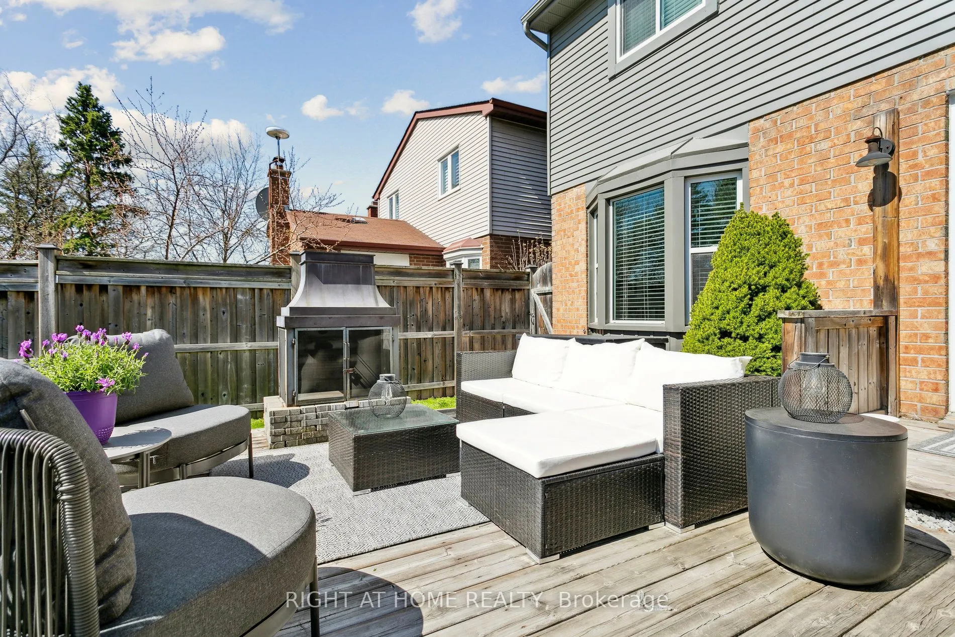 3194 Greenbough Crescent