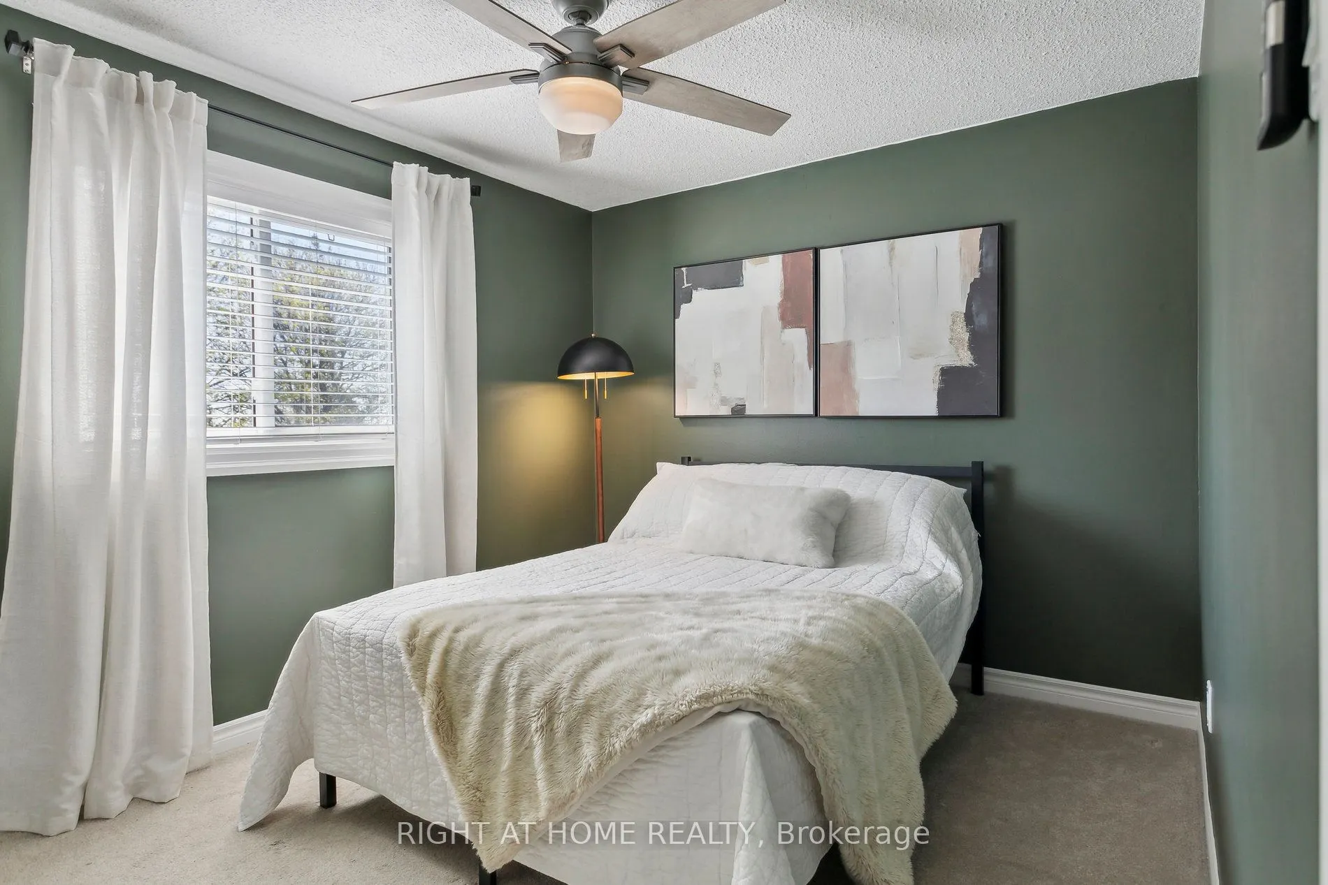 3194 Greenbough Crescent