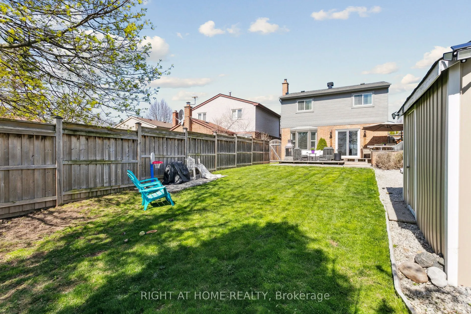 3194 Greenbough Crescent