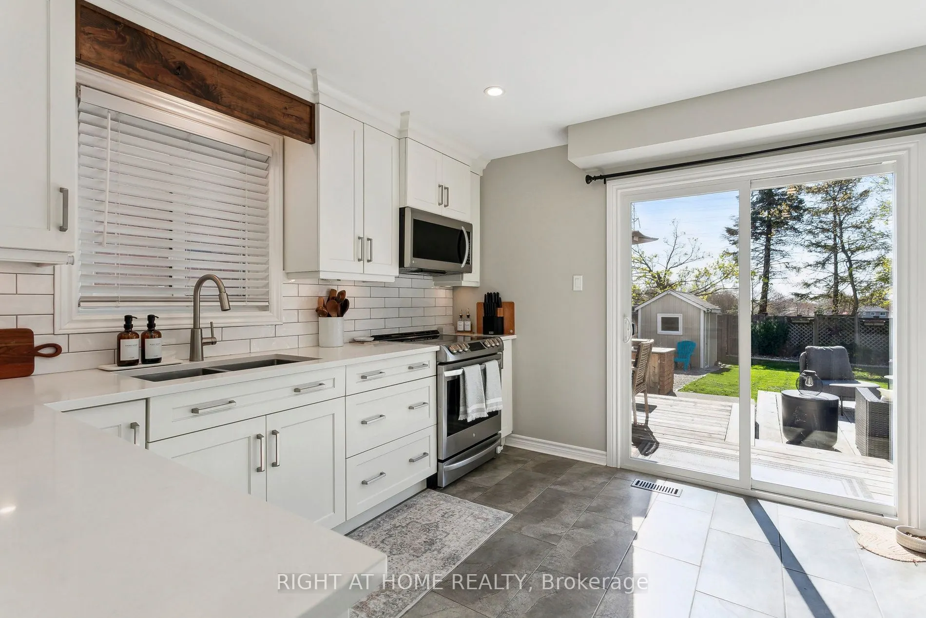 3194 Greenbough Crescent