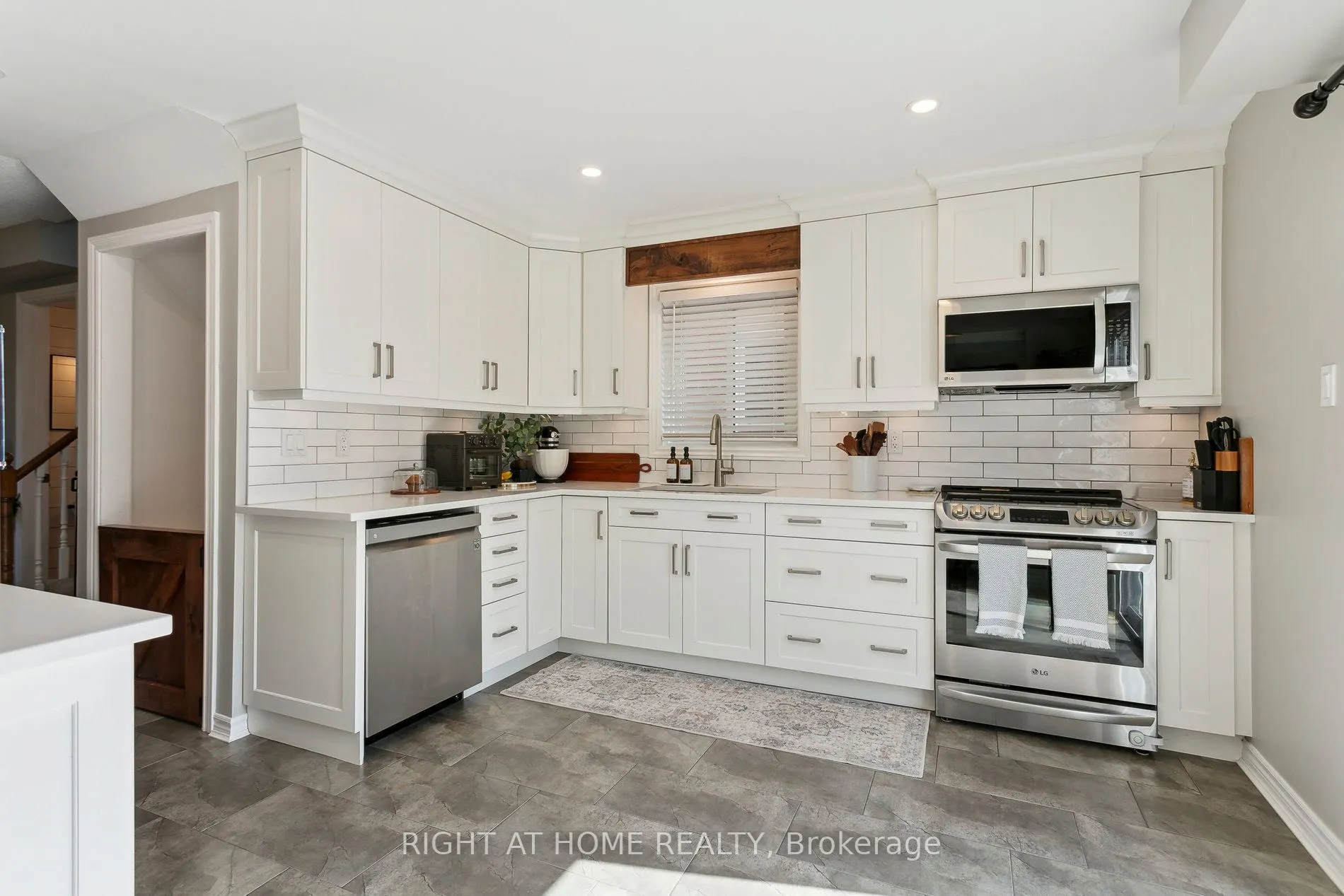 3194 Greenbough Crescent