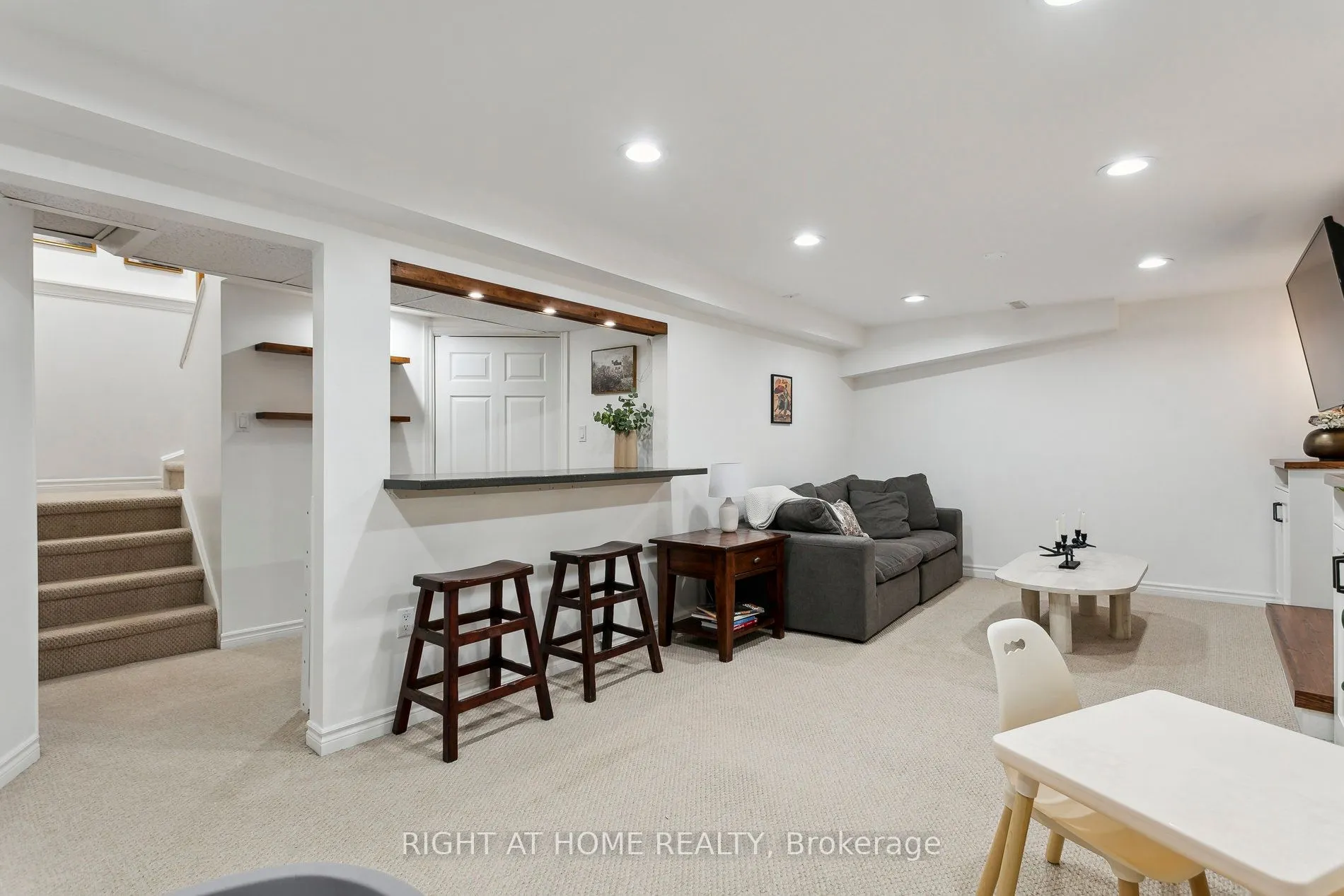 3194 Greenbough Crescent