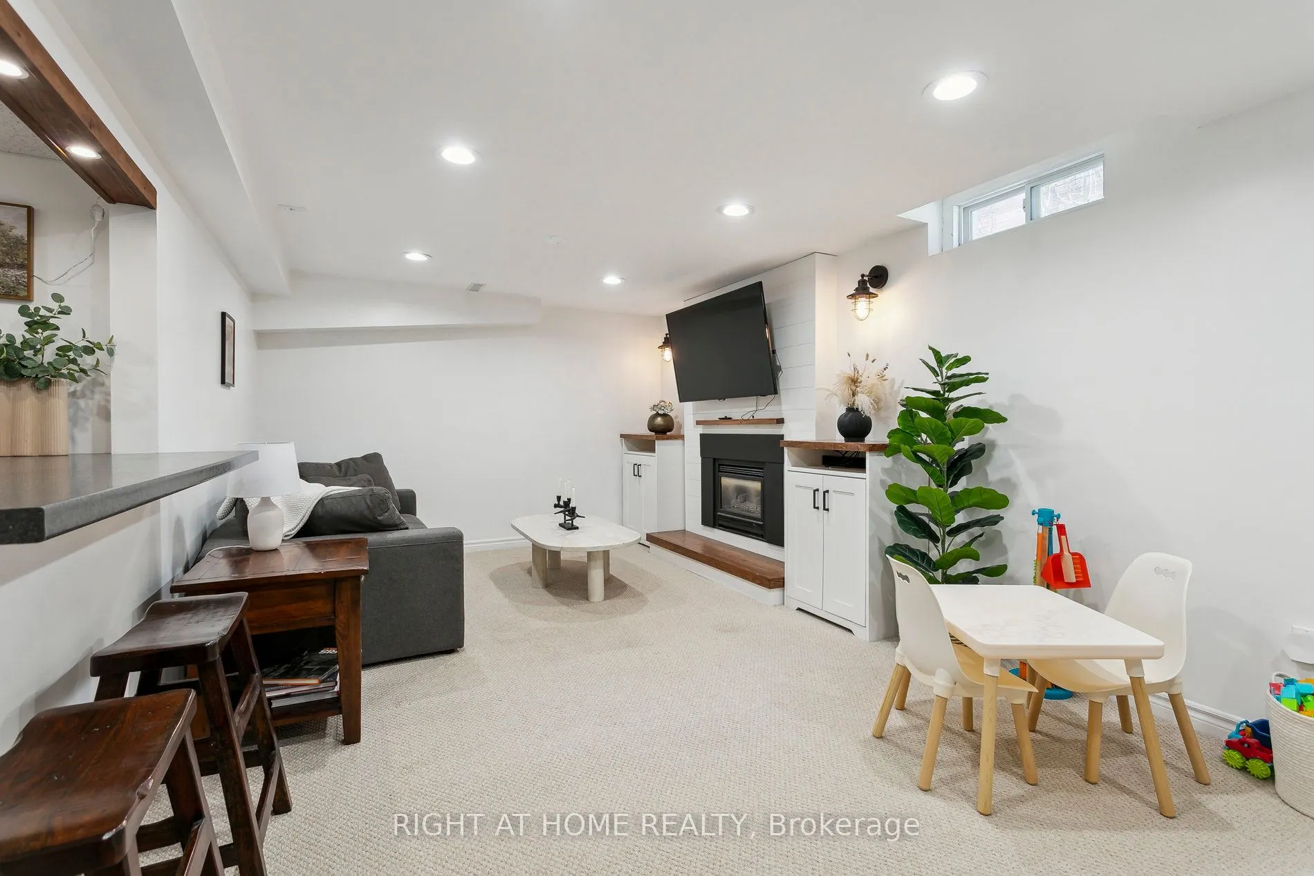 3194 Greenbough Crescent