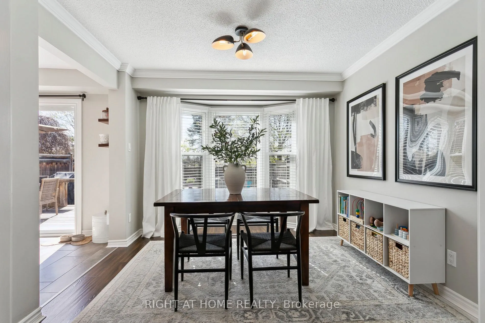 3194 Greenbough Crescent