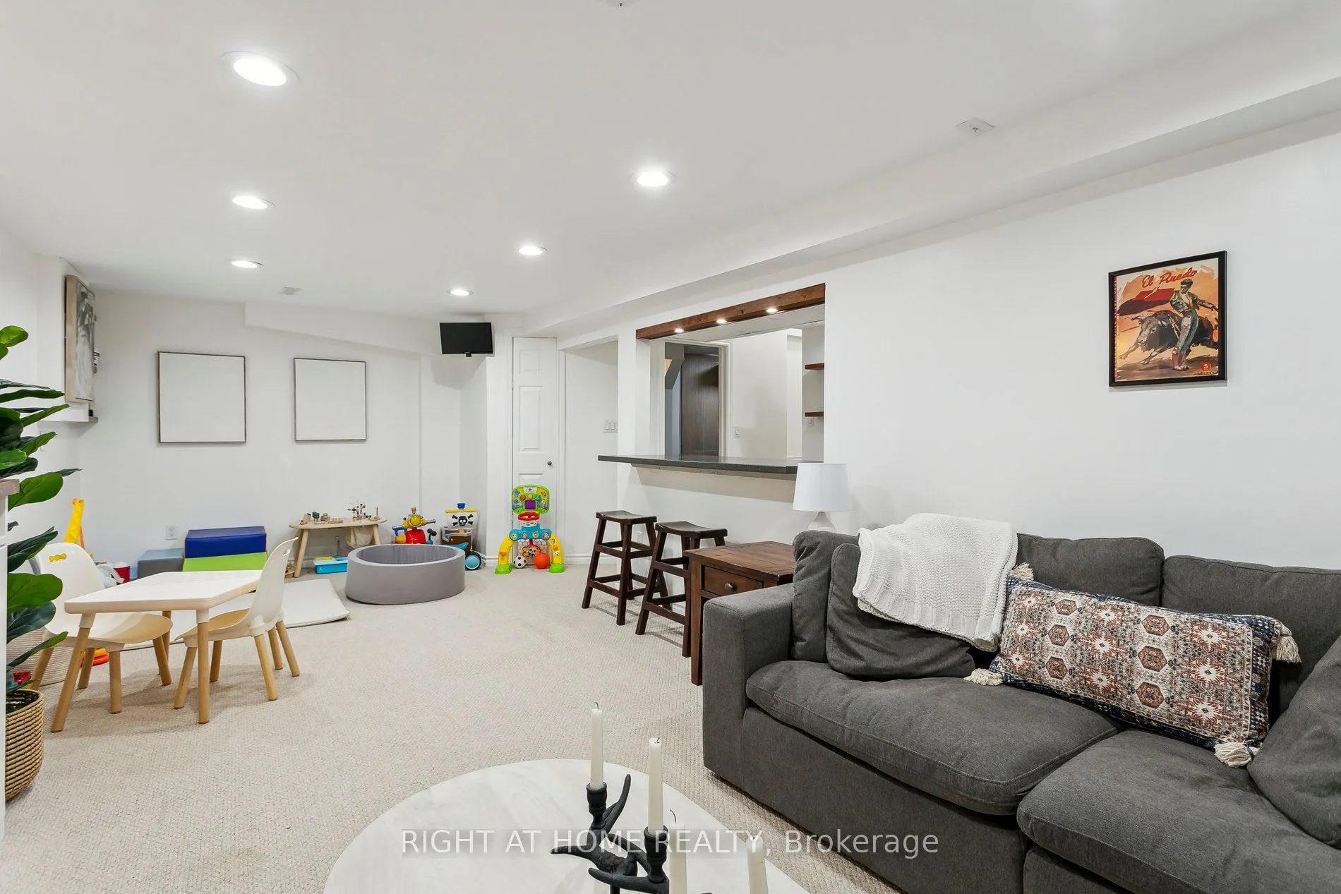 3194 Greenbough Crescent