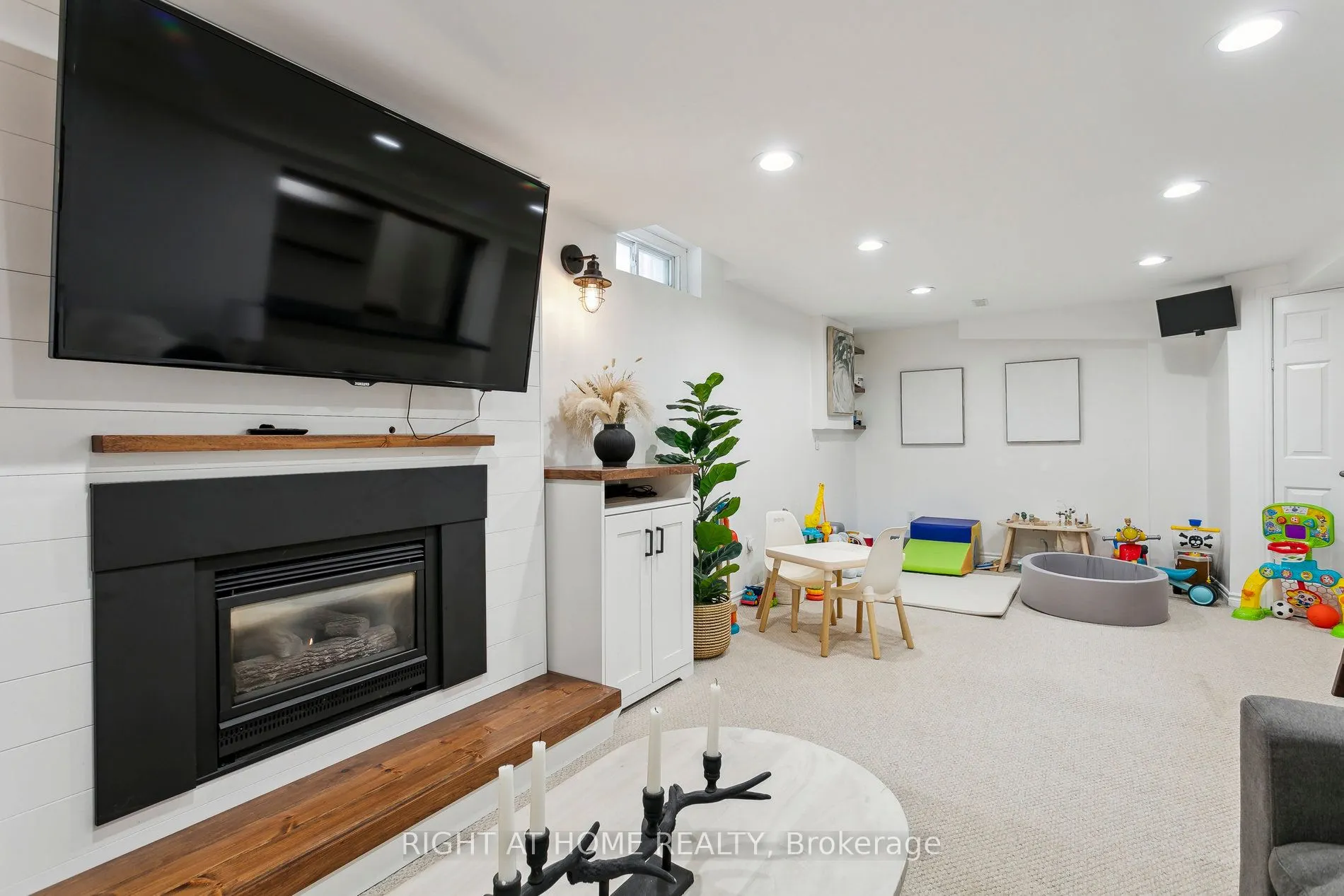 3194 Greenbough Crescent