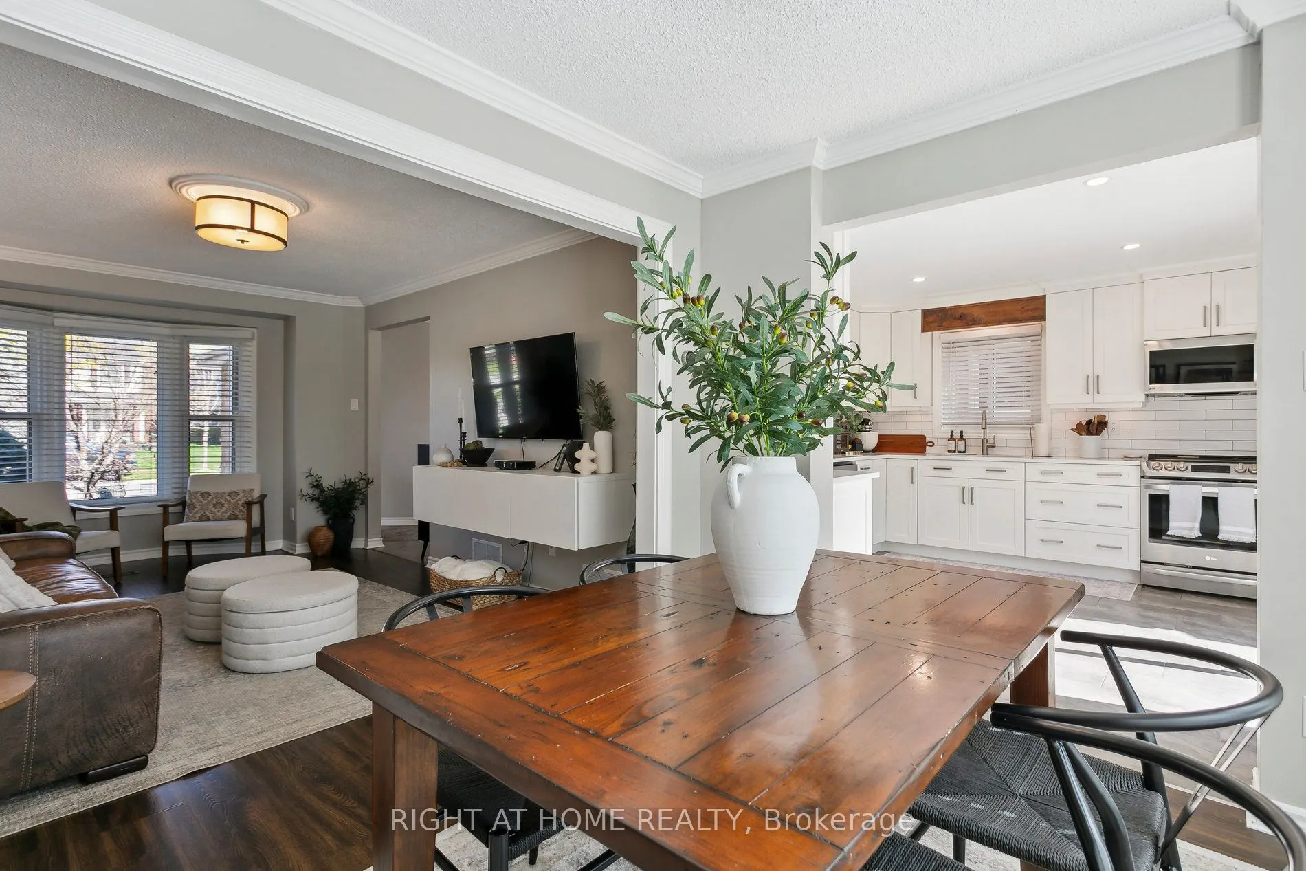 3194 Greenbough Crescent