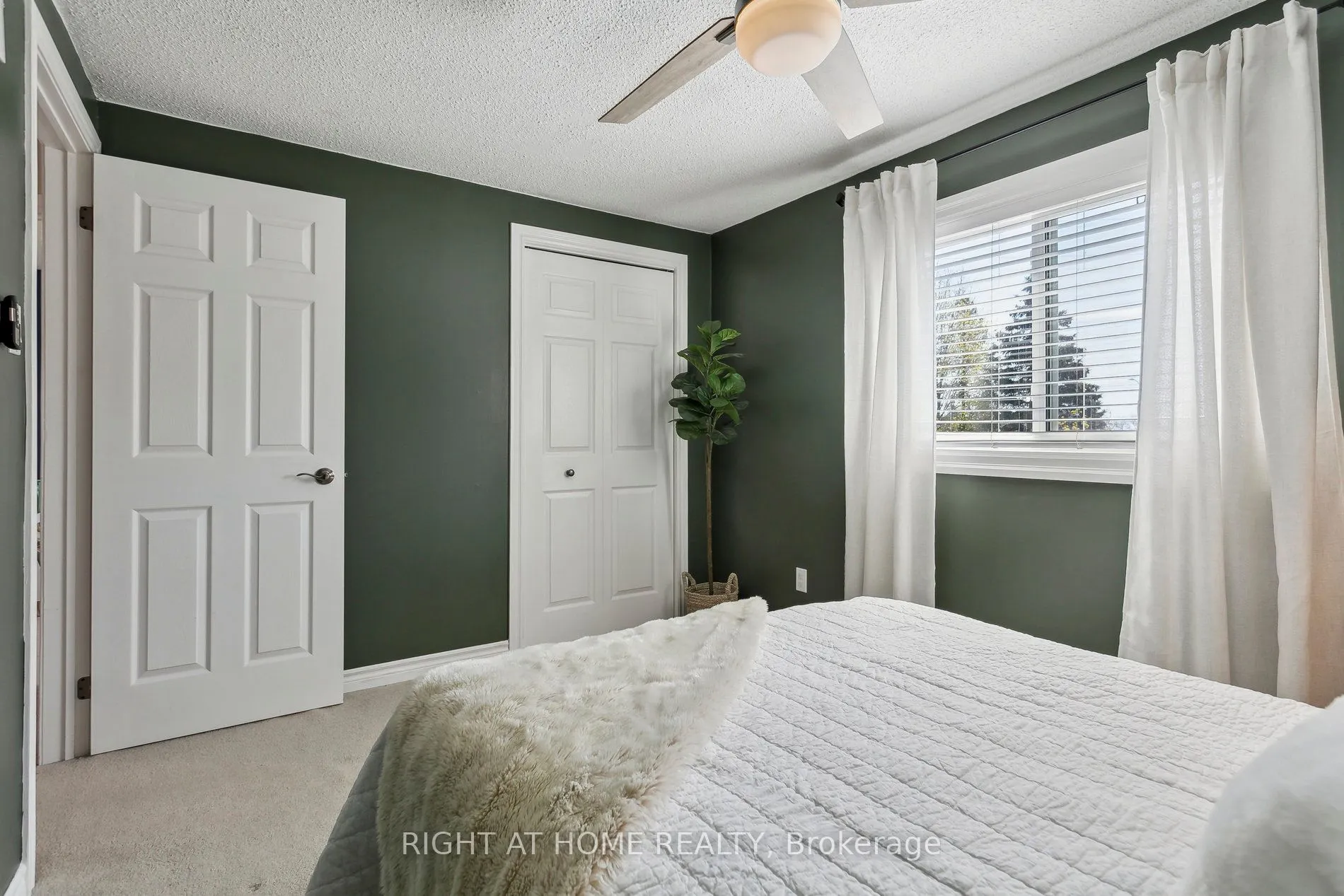 3194 Greenbough Crescent