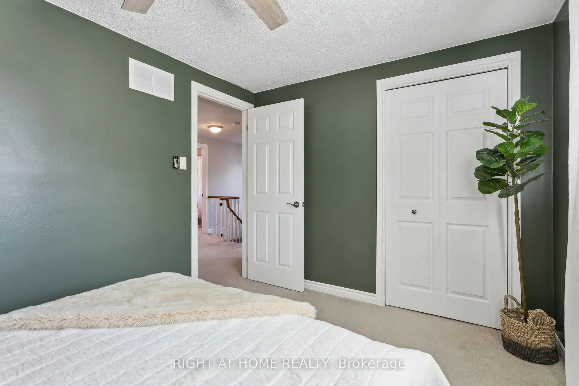 3194 Greenbough Crescent