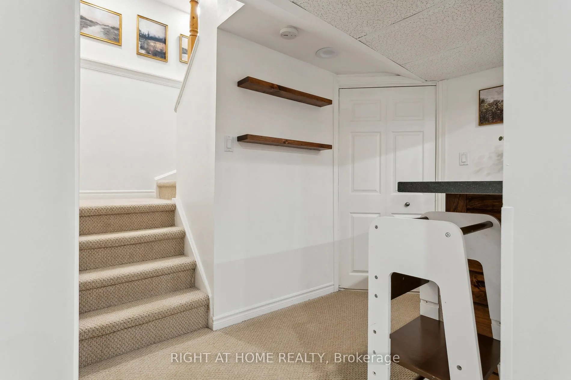 3194 Greenbough Crescent