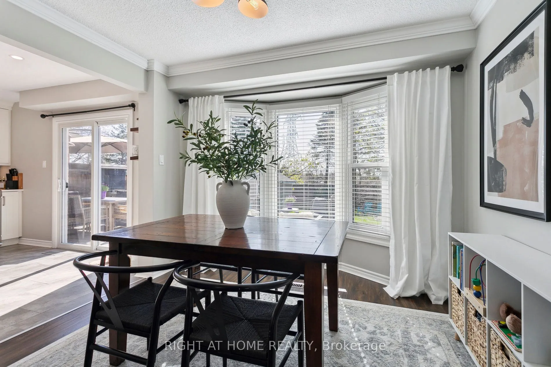 3194 Greenbough Crescent