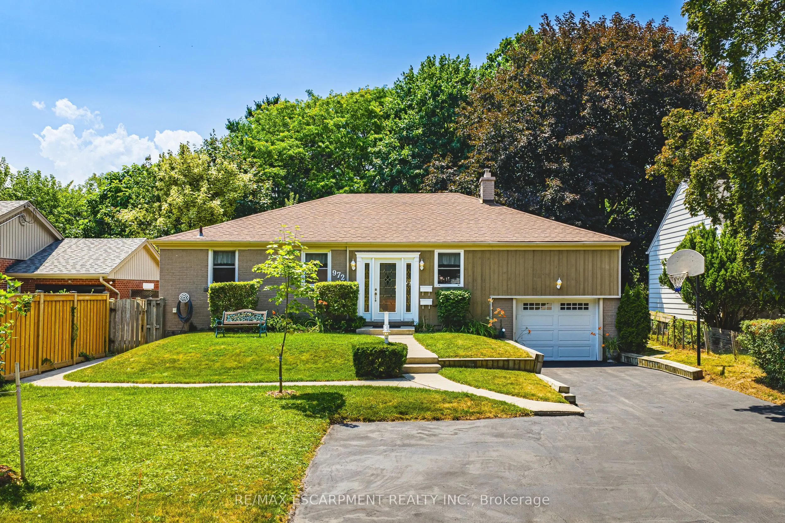 972 Kingsway Drive