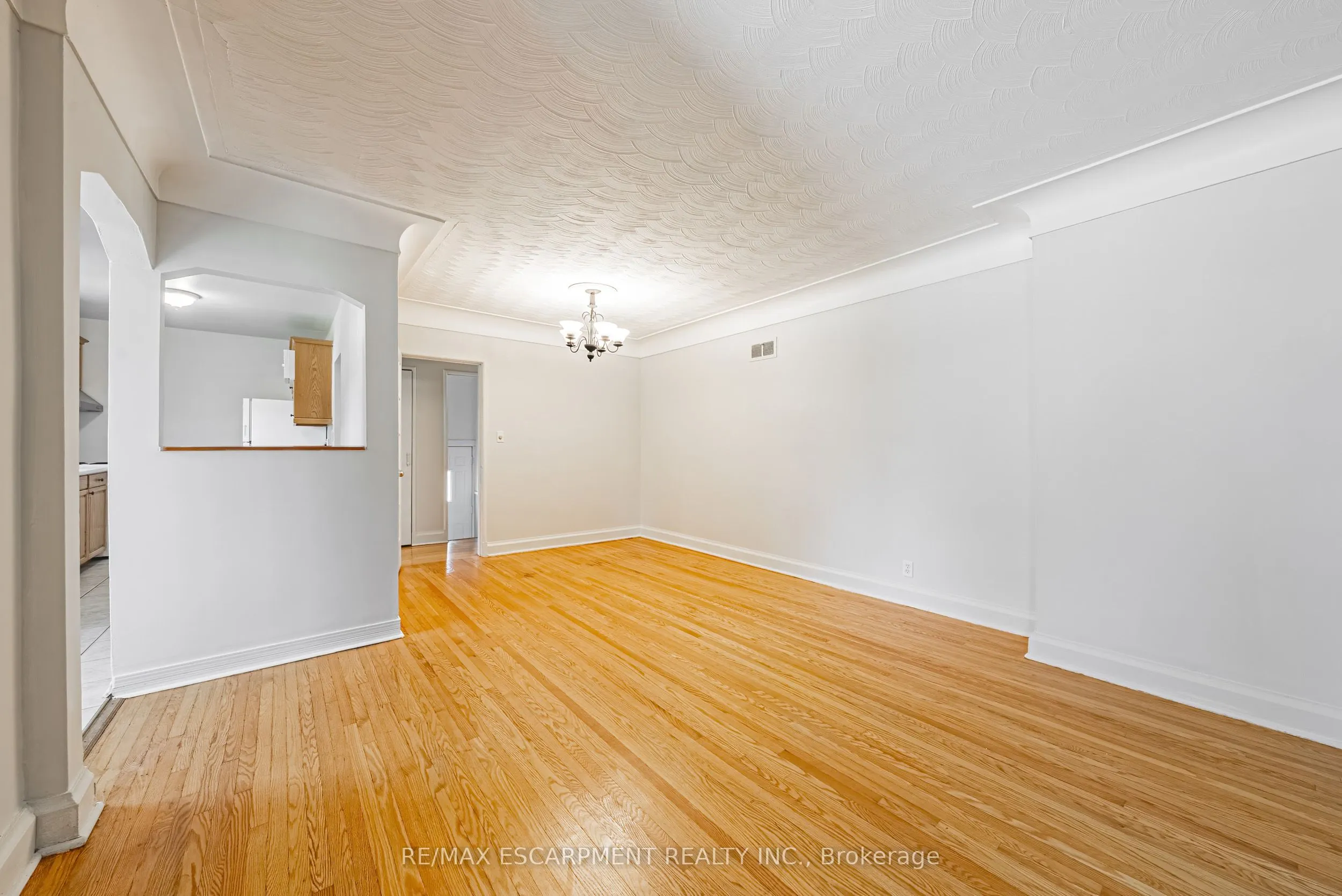 972 Kingsway Drive