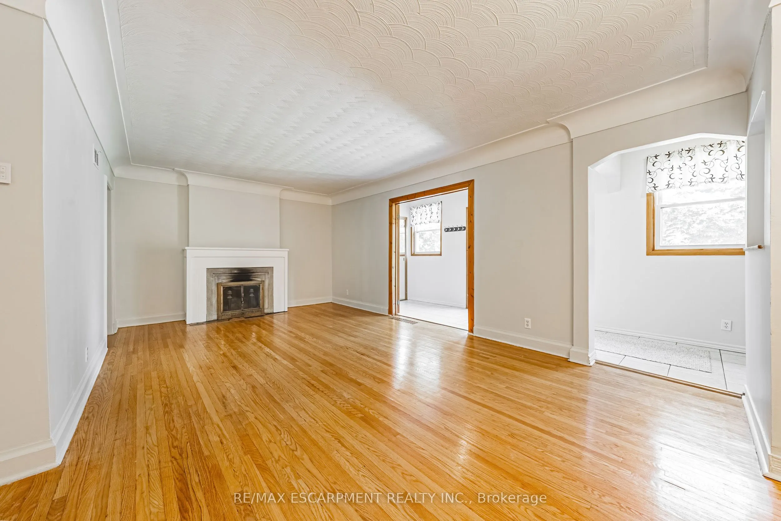 972 Kingsway Drive