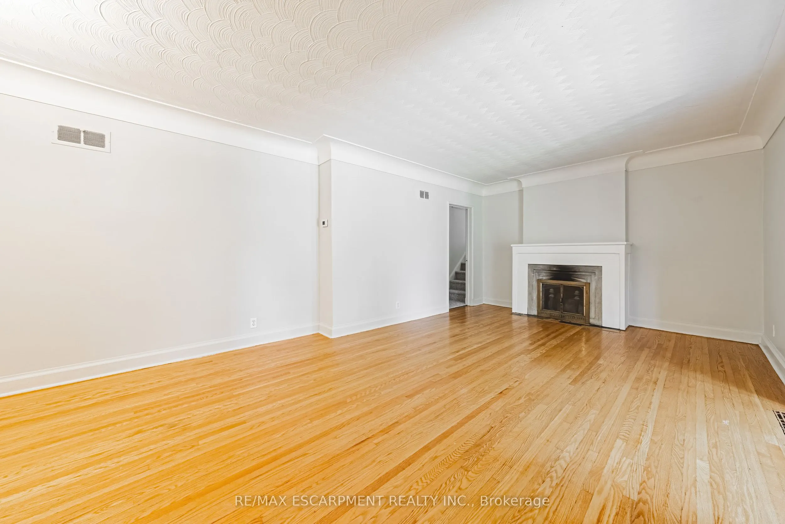 972 Kingsway Drive