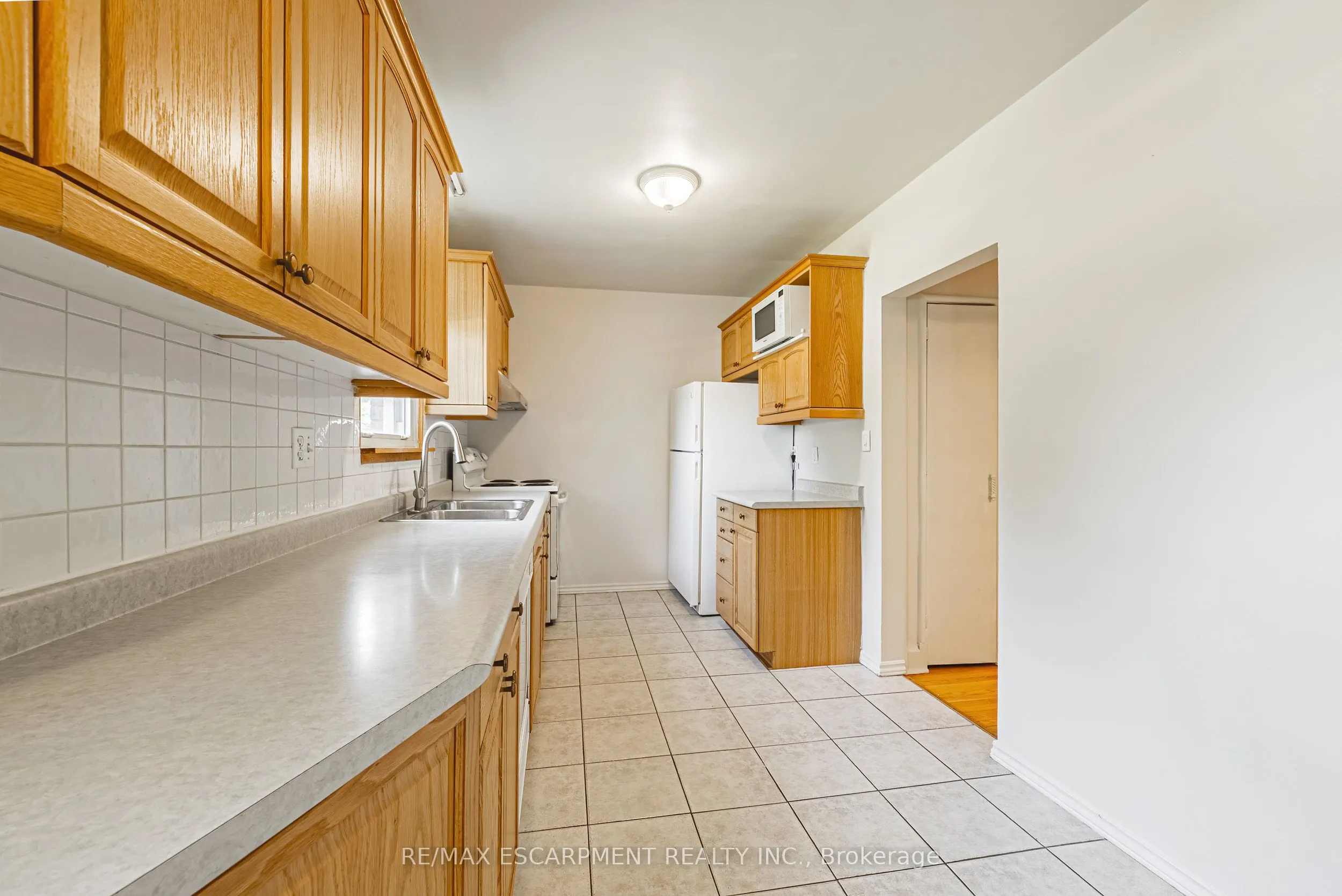 972 Kingsway Drive