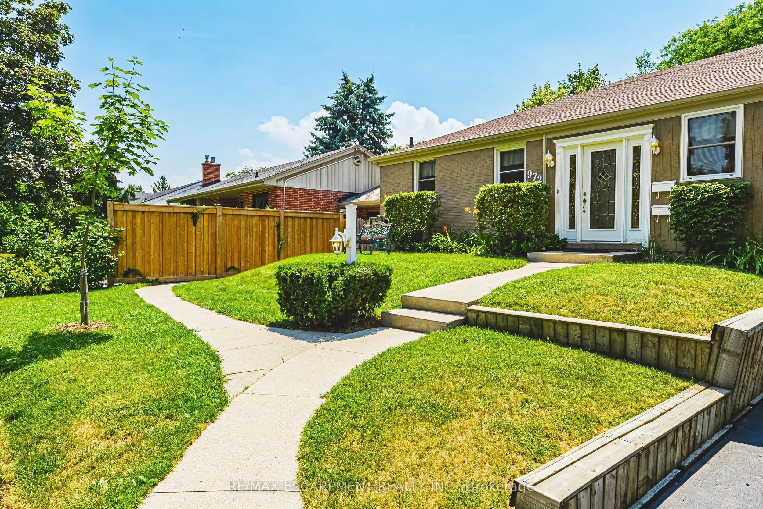 972 Kingsway Drive