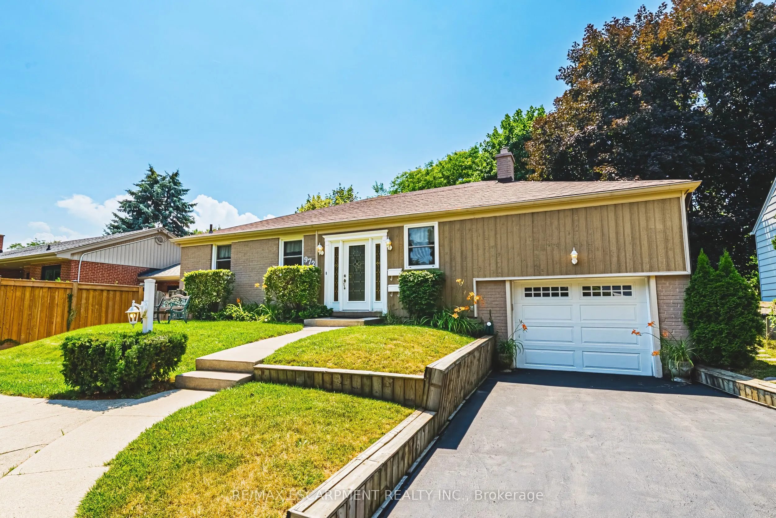 972 Kingsway Drive
