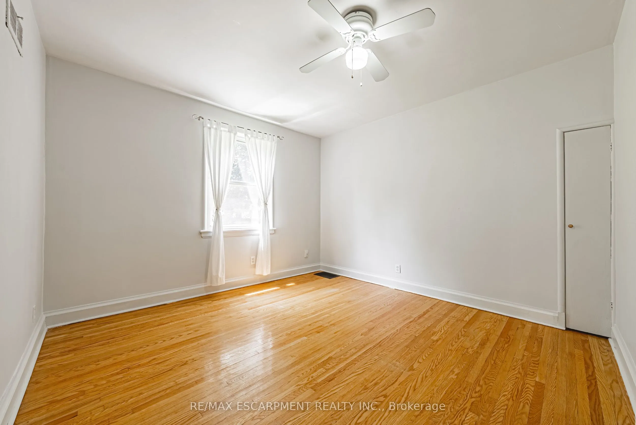 972 Kingsway Drive