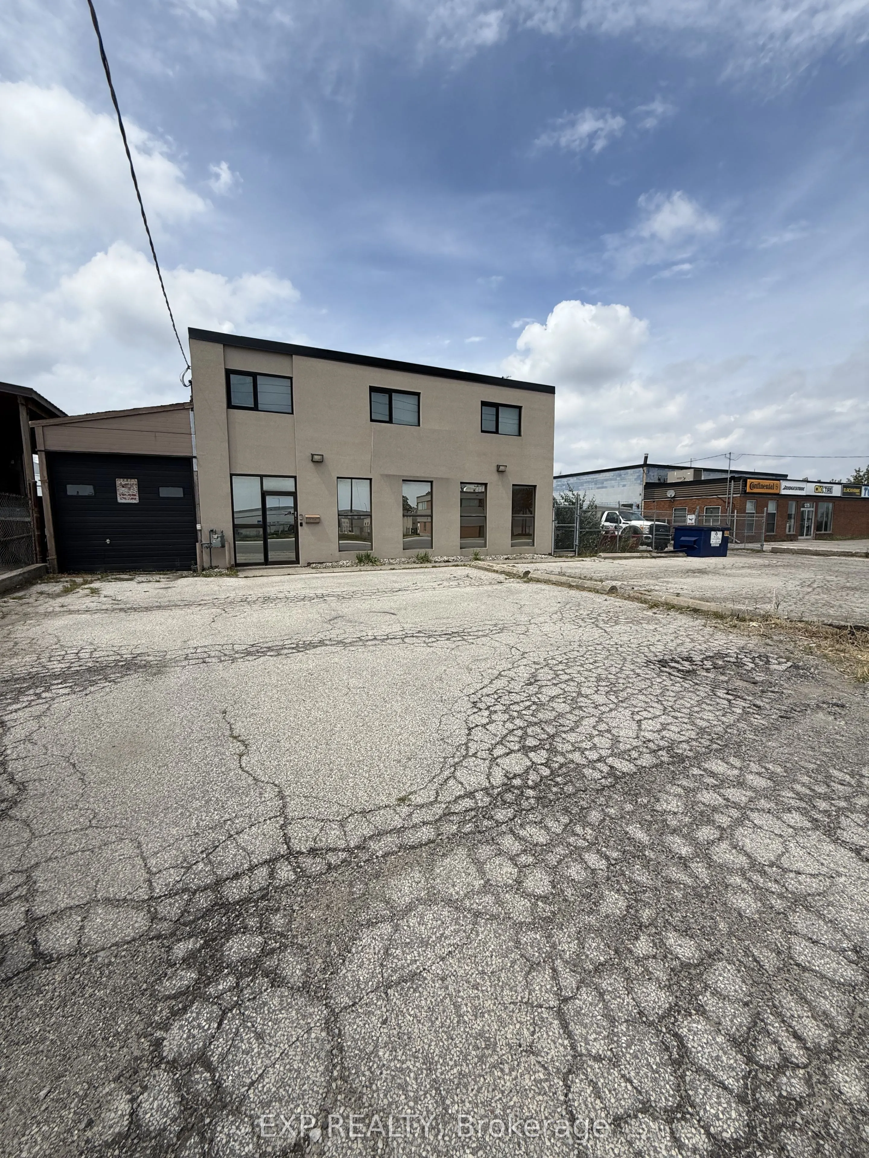 1261 Britannia Road E