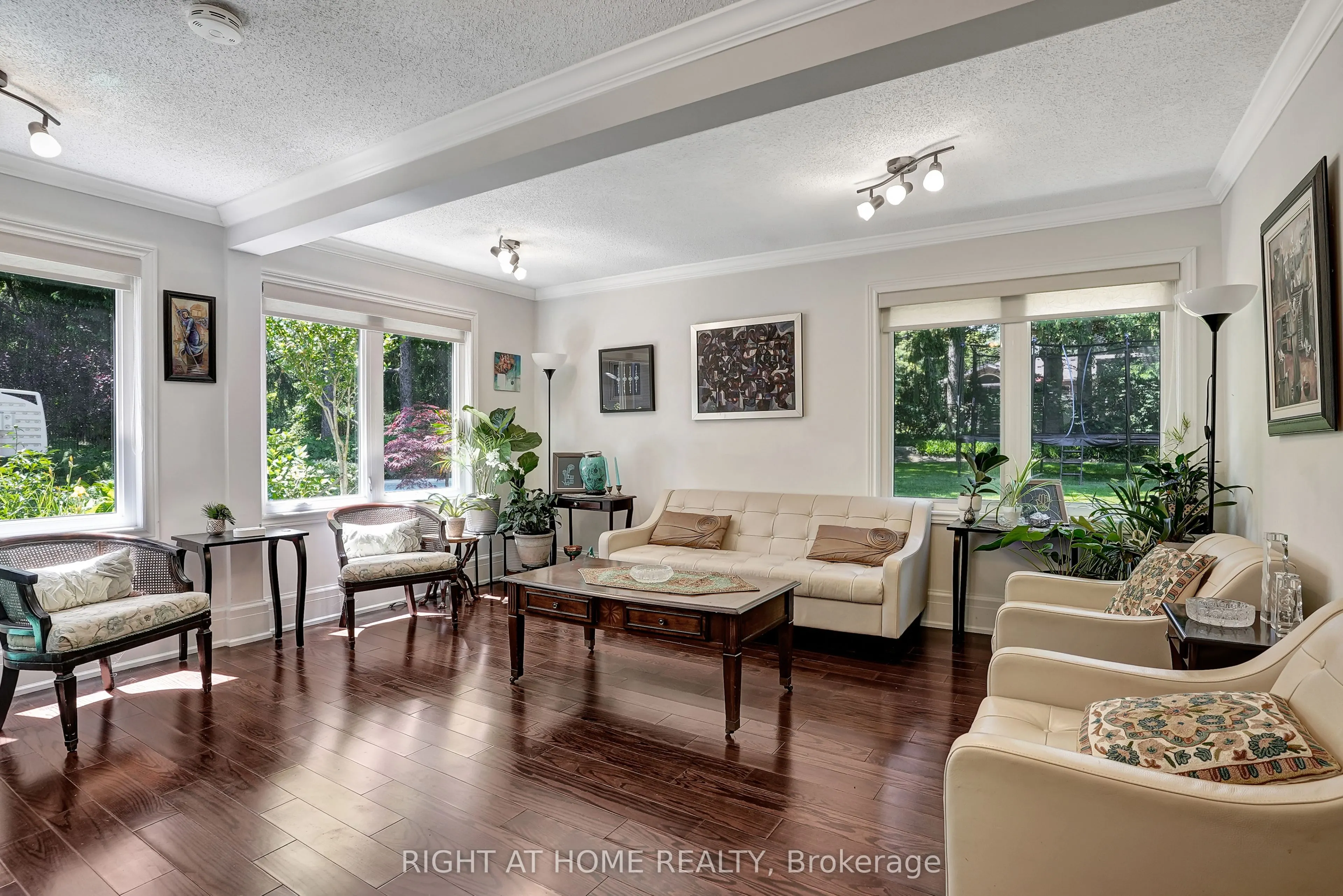 461 Lakeshore Road W