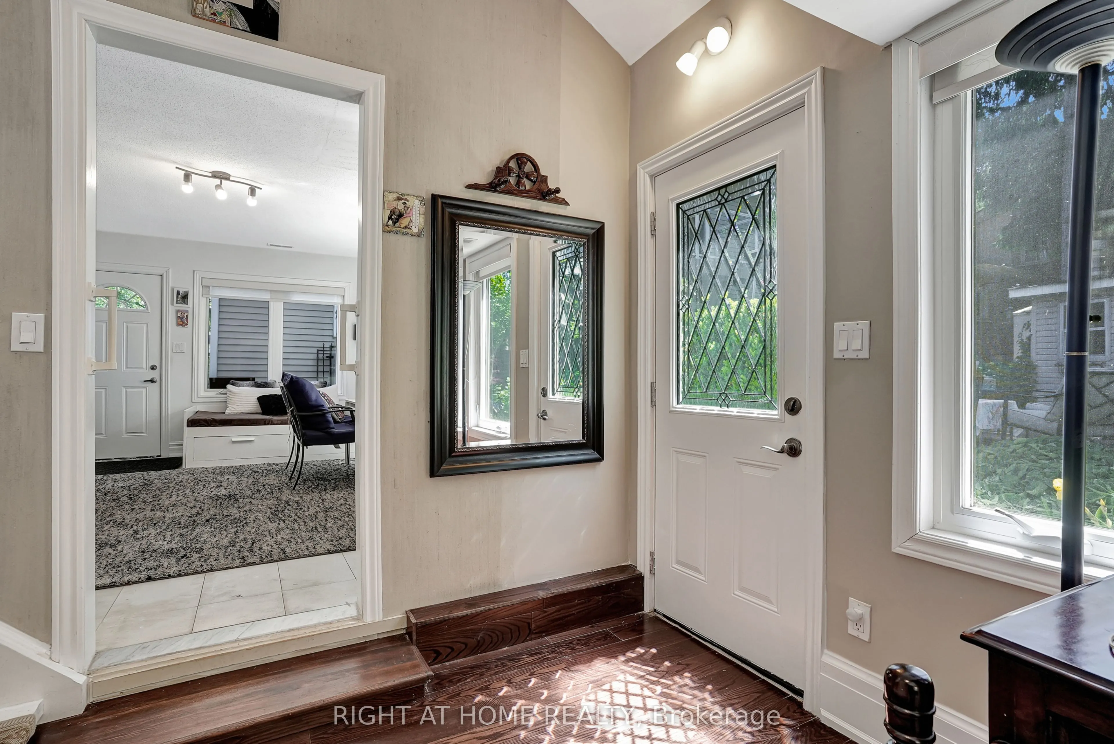 461 Lakeshore Road W