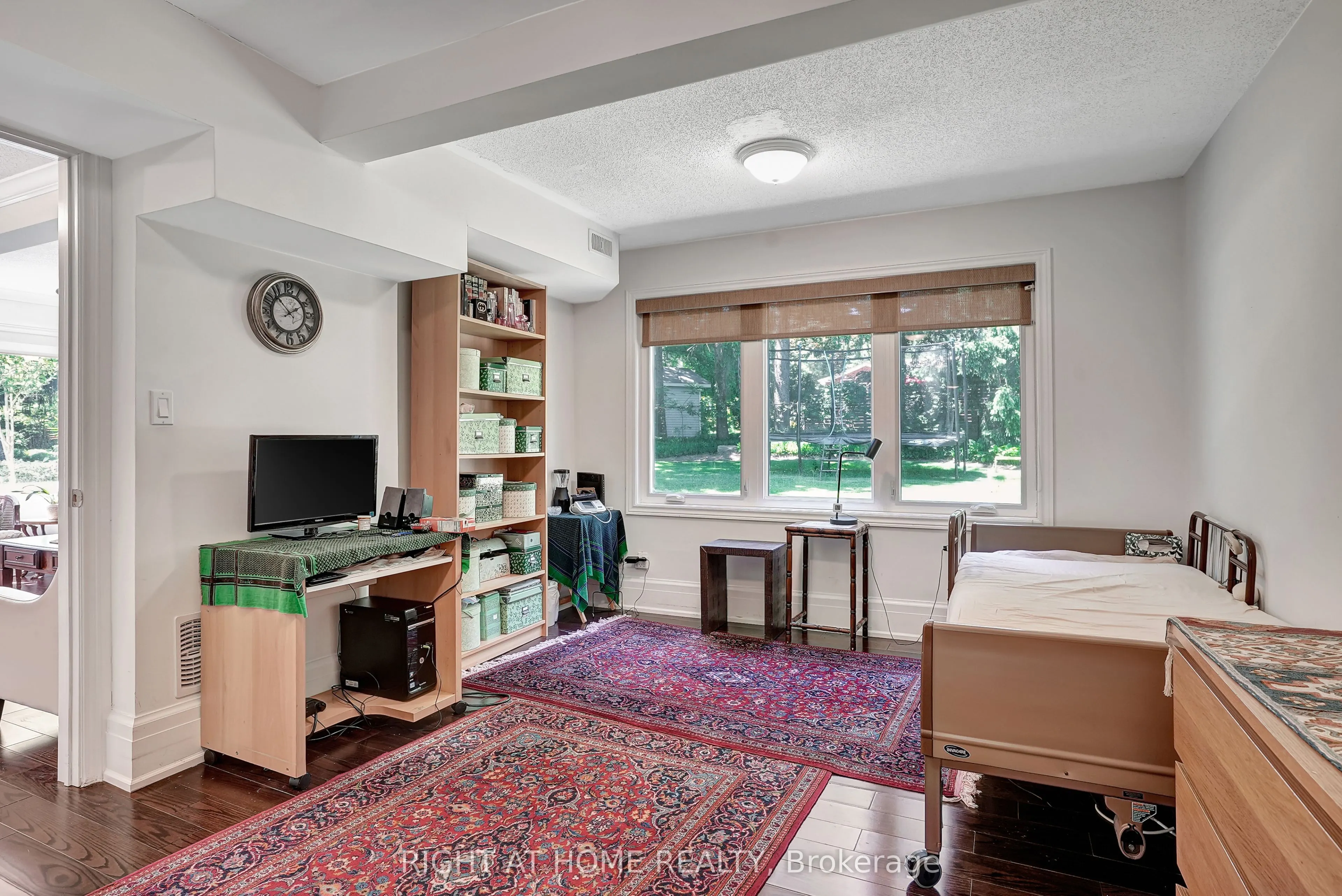 461 Lakeshore Road W