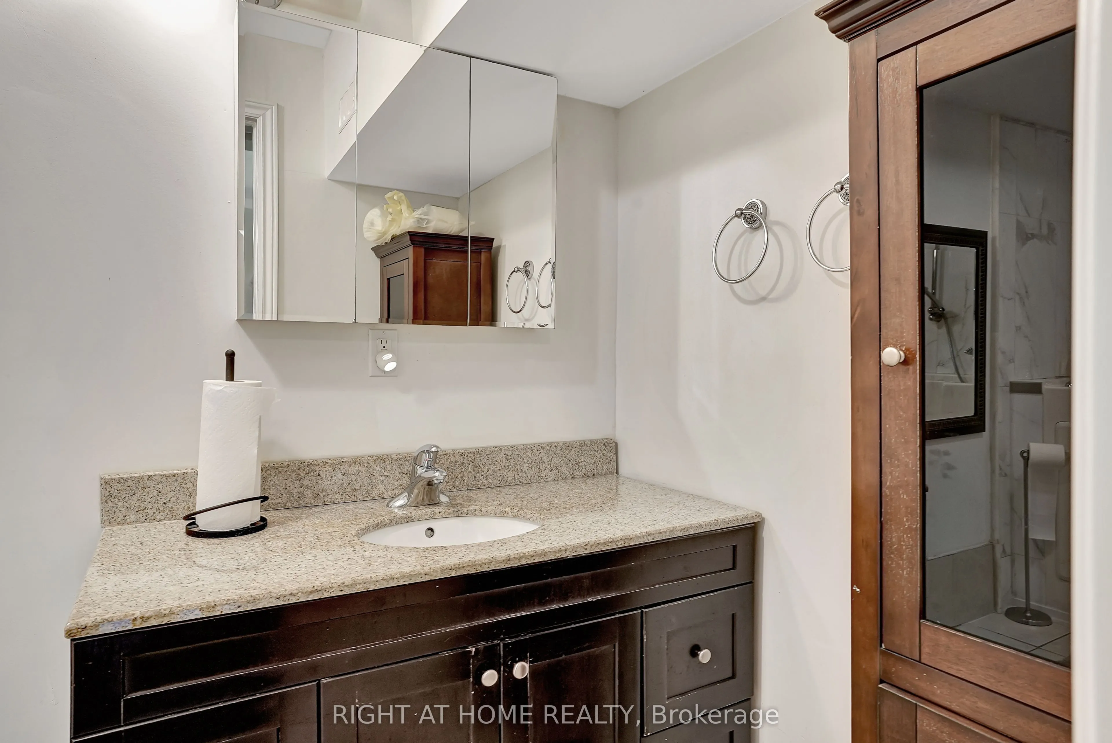 461 Lakeshore Road W