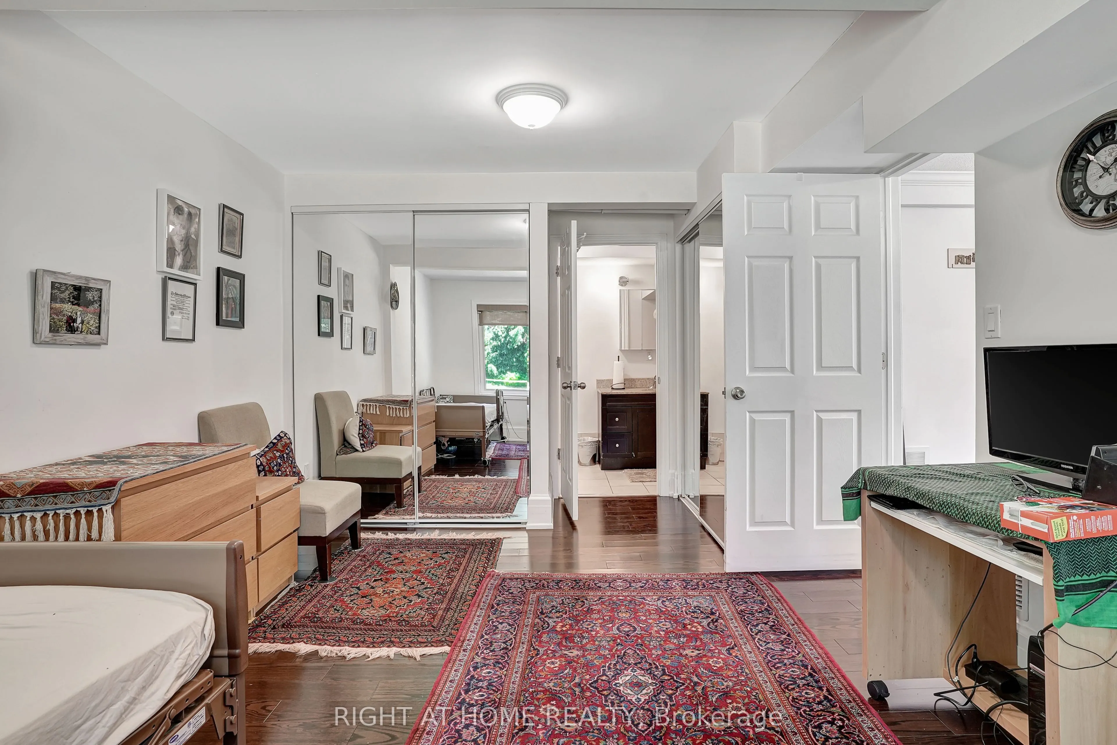 461 Lakeshore Road W