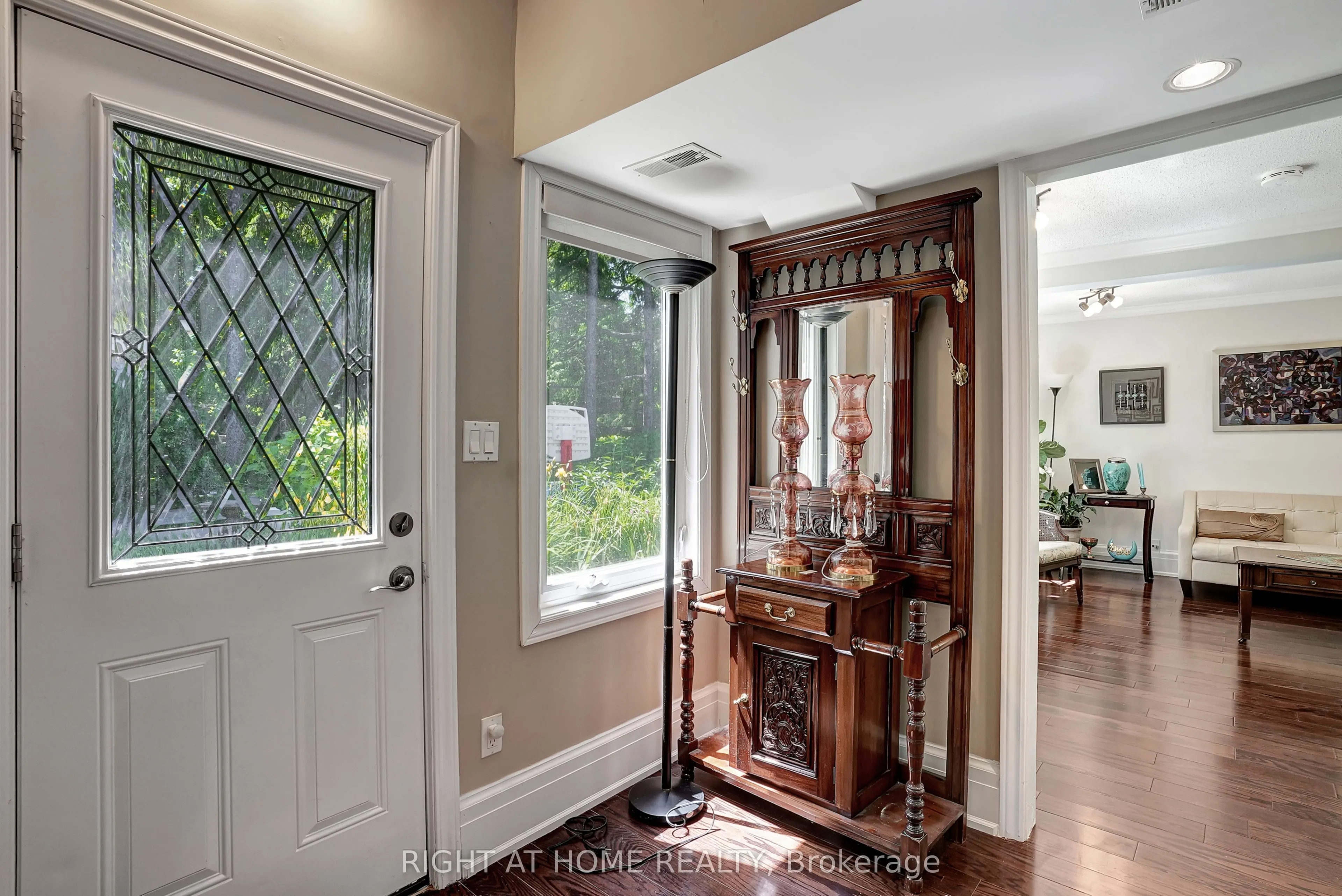 461 Lakeshore Road W