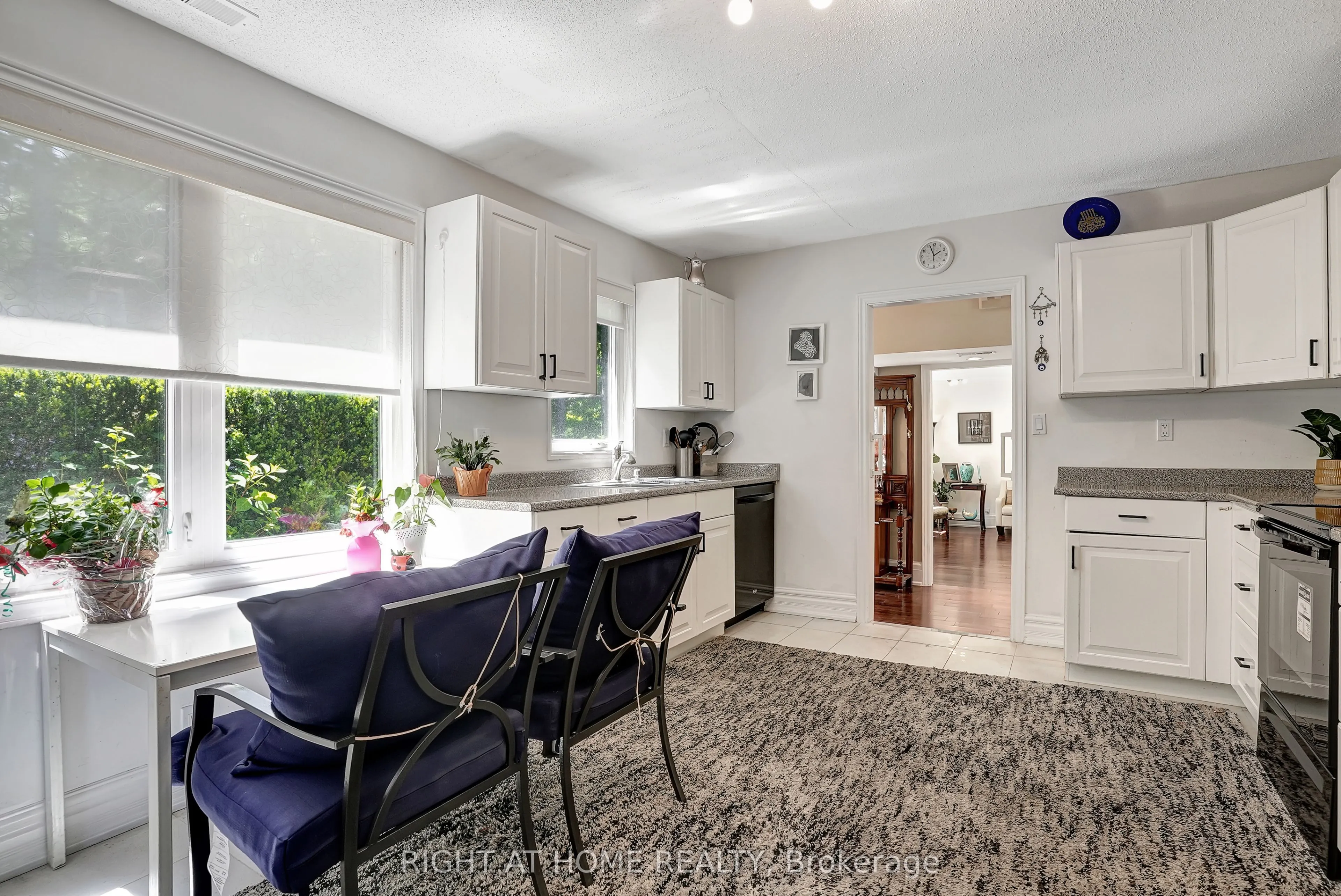 461 Lakeshore Road W