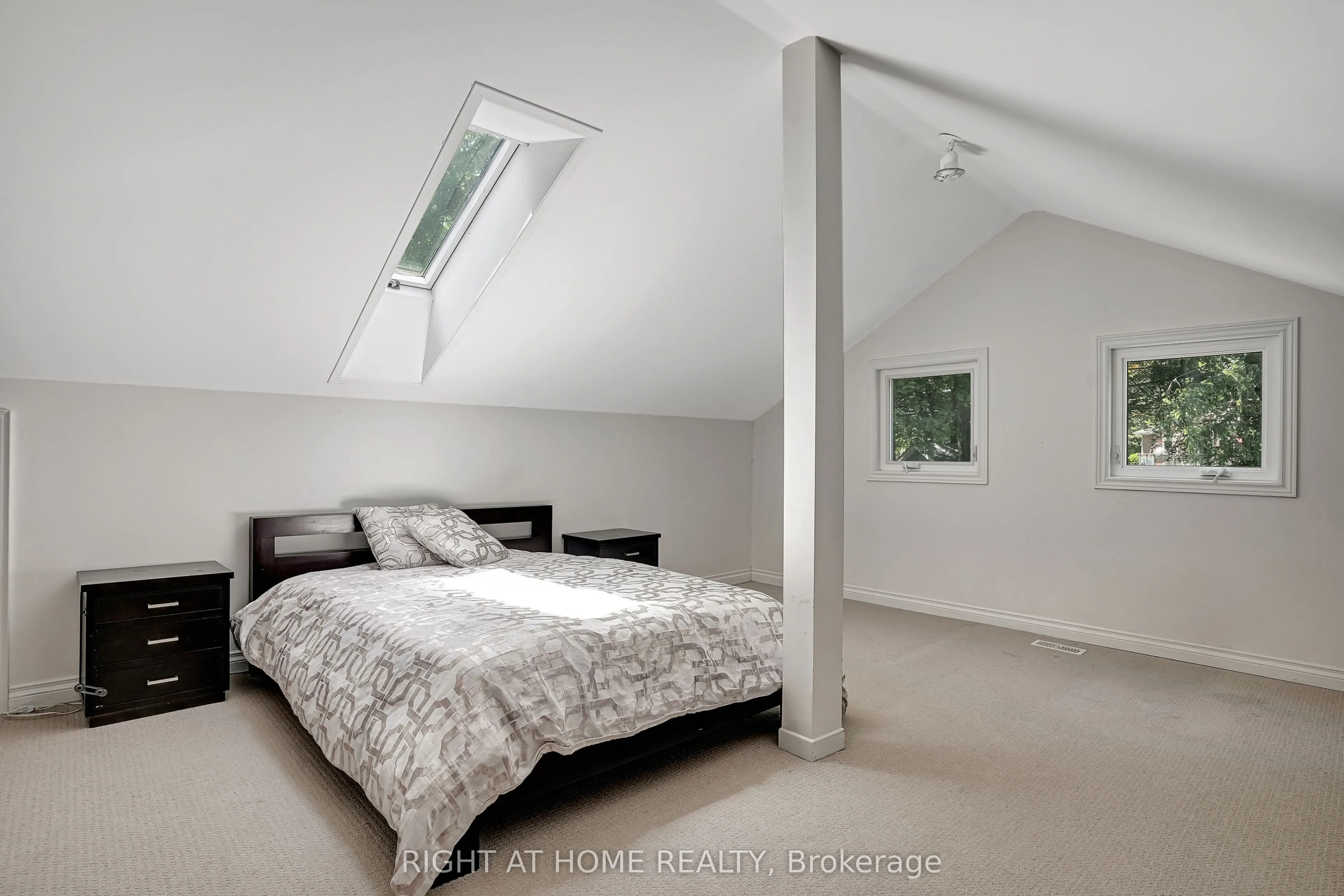 461 Lakeshore Road W