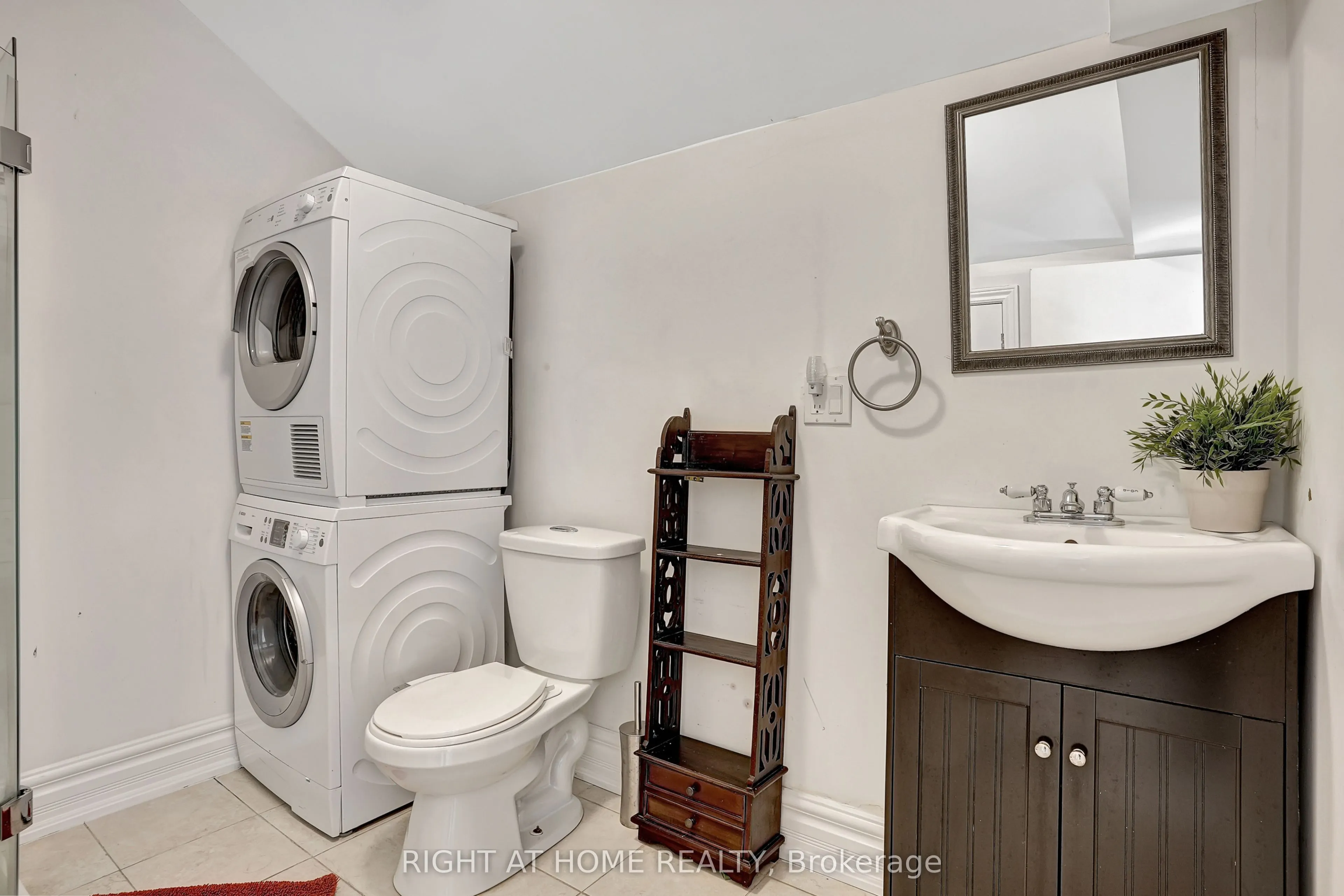 461 Lakeshore Road W