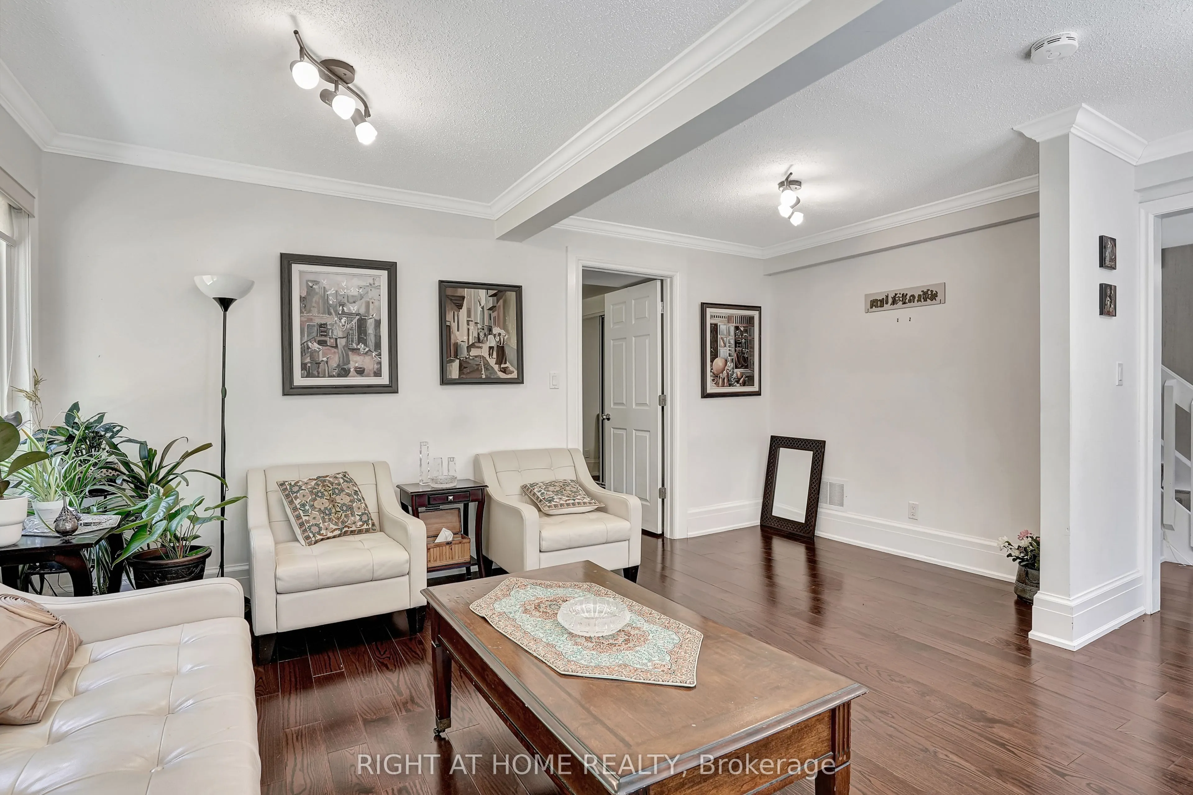 461 Lakeshore Road W