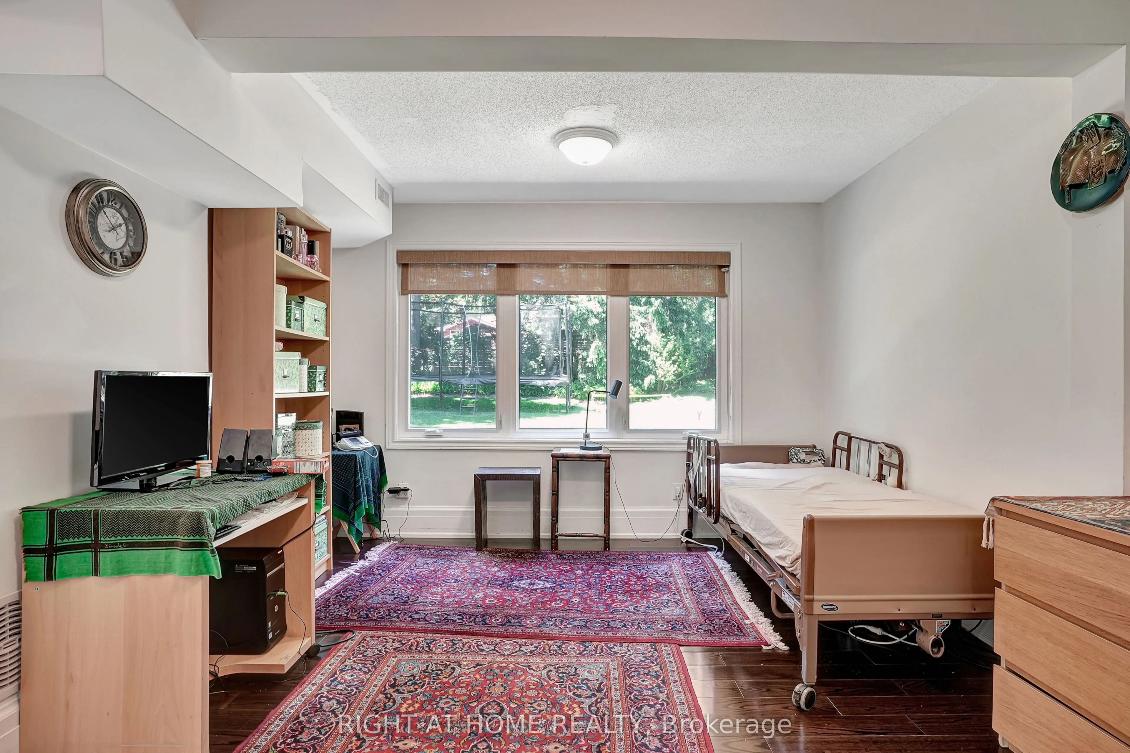 461 Lakeshore Road W